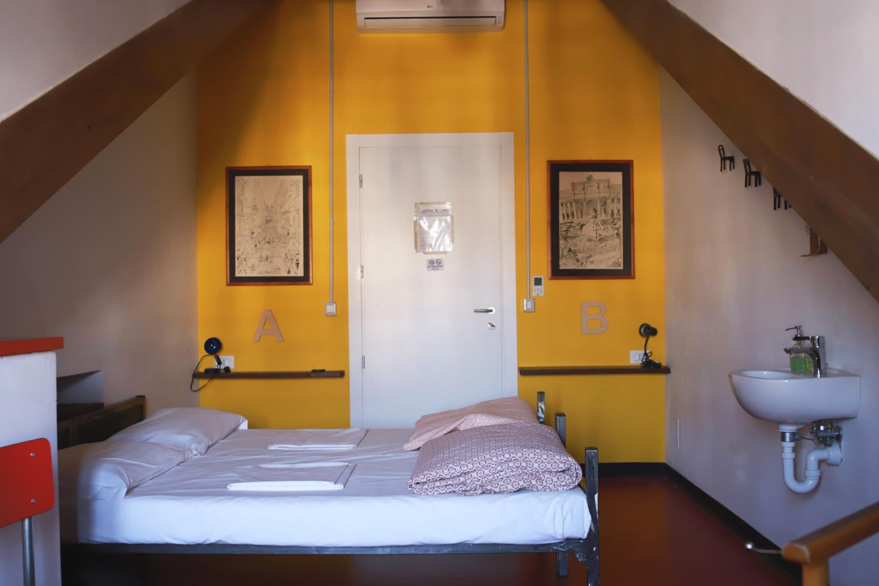 Twin Room with Shared Bathroom photo 1