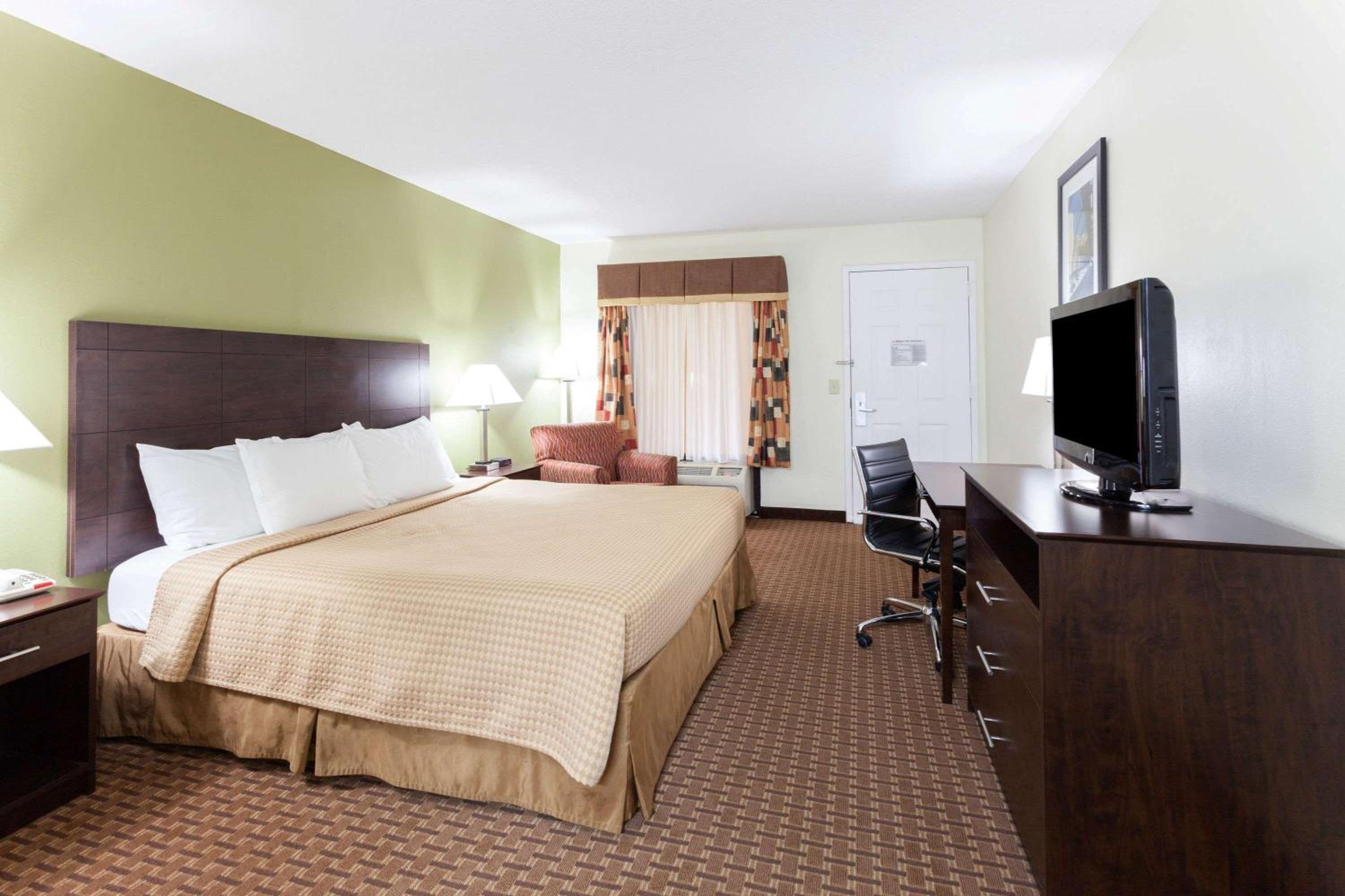 King Room - Mobility Access/Smoking - Photo 1