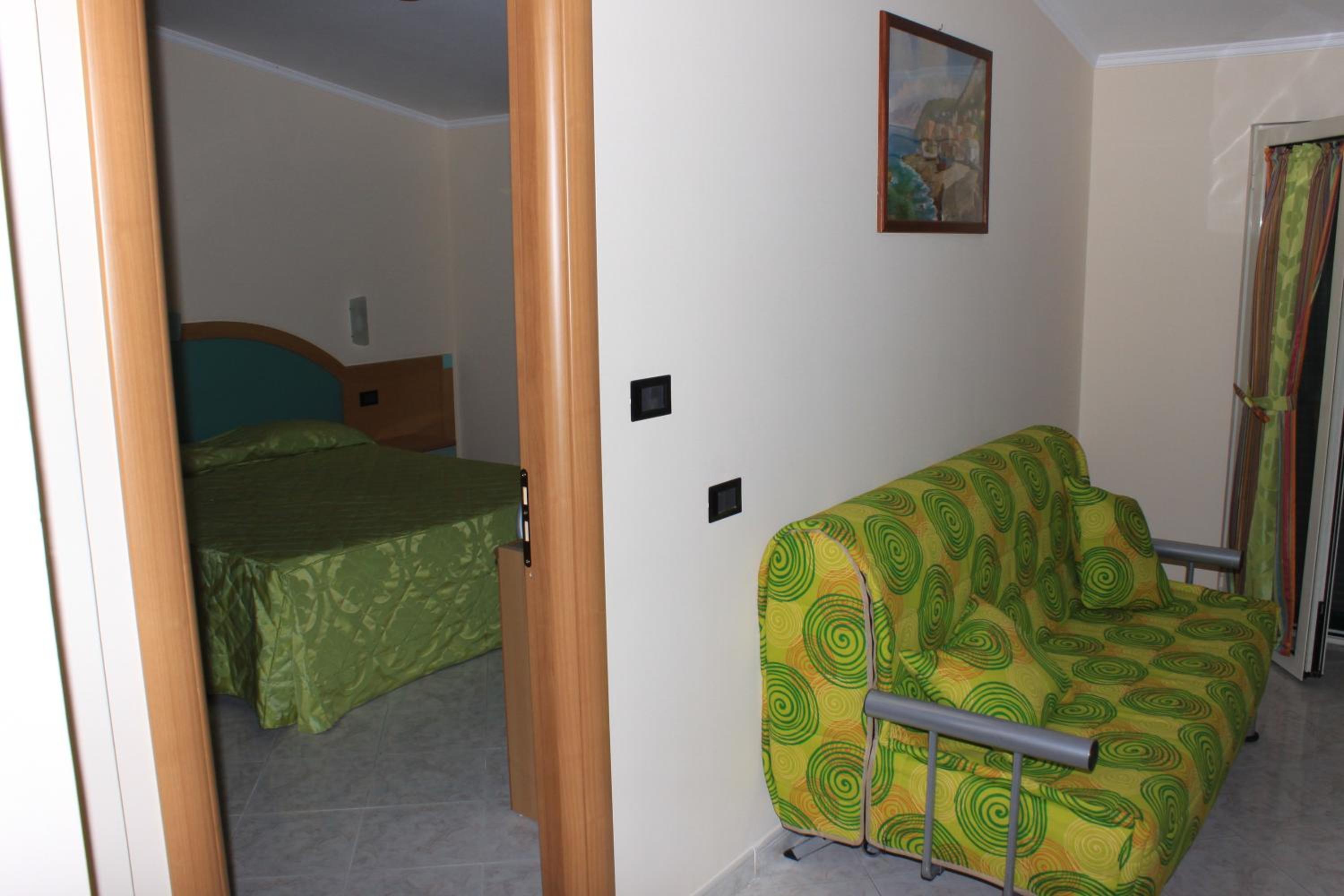 One-Bedroom Apartment photo 2