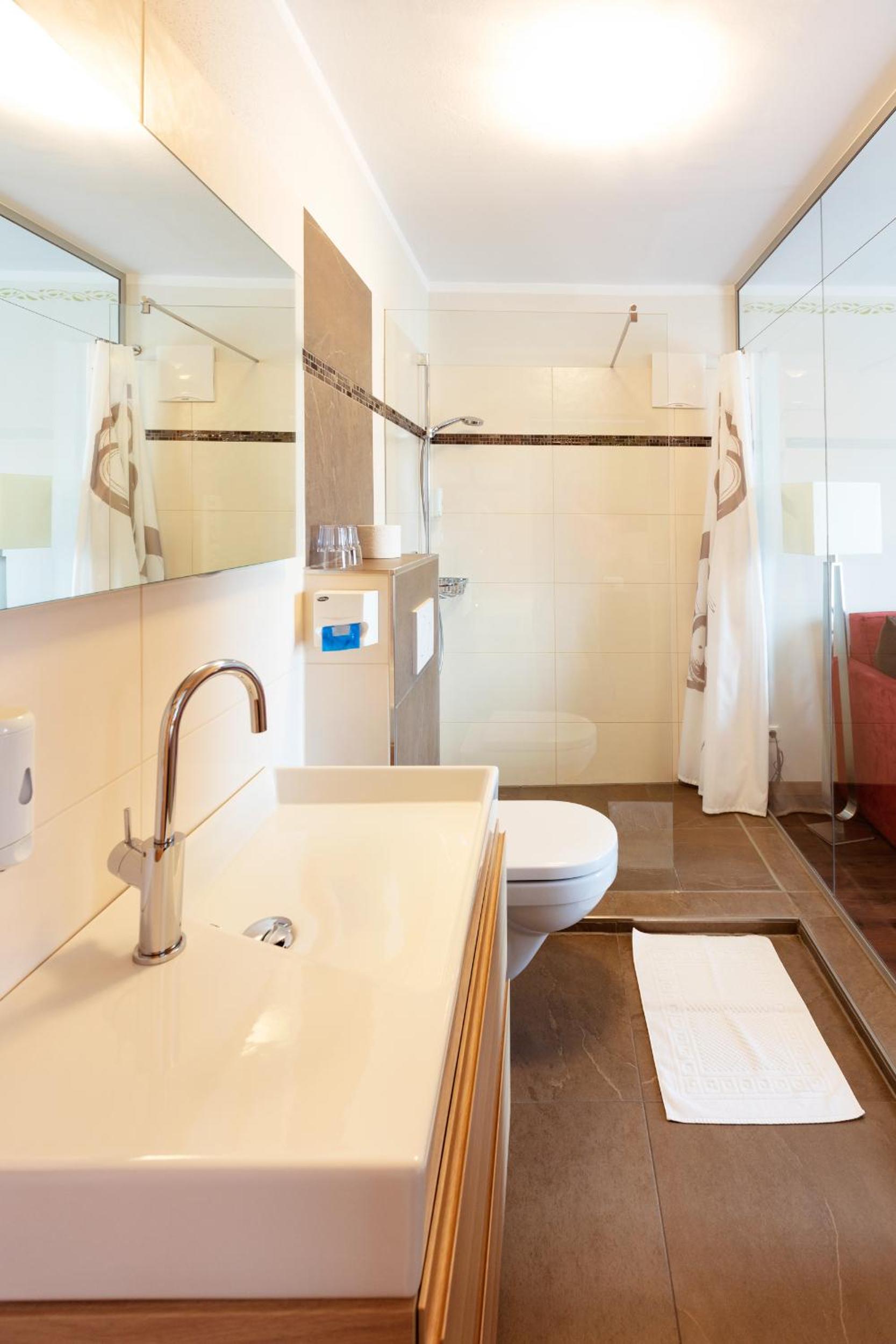 Double Room - Photo 8