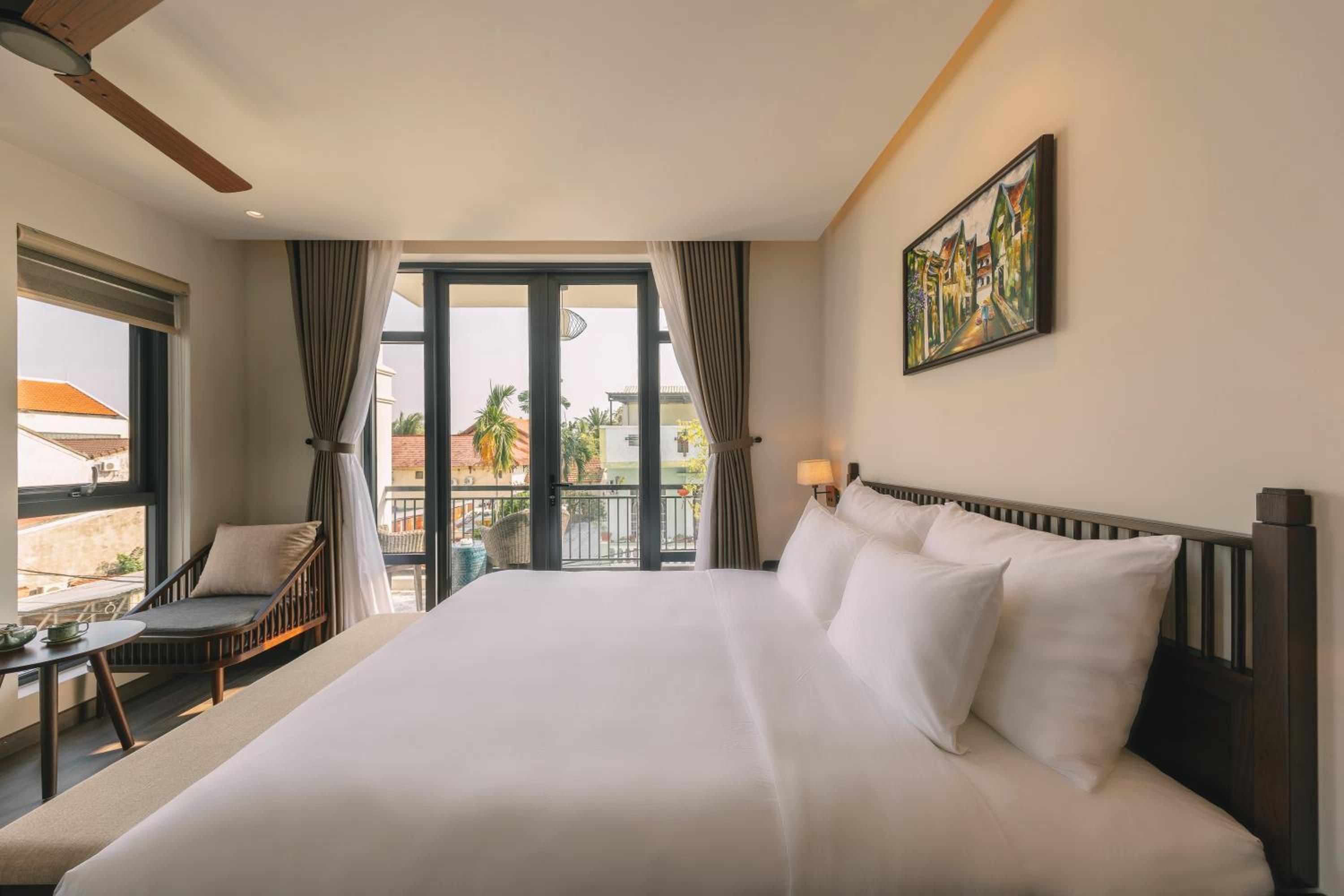 King Suite with Balcony - 1 year voucher to freely change your stay date - Photo 7