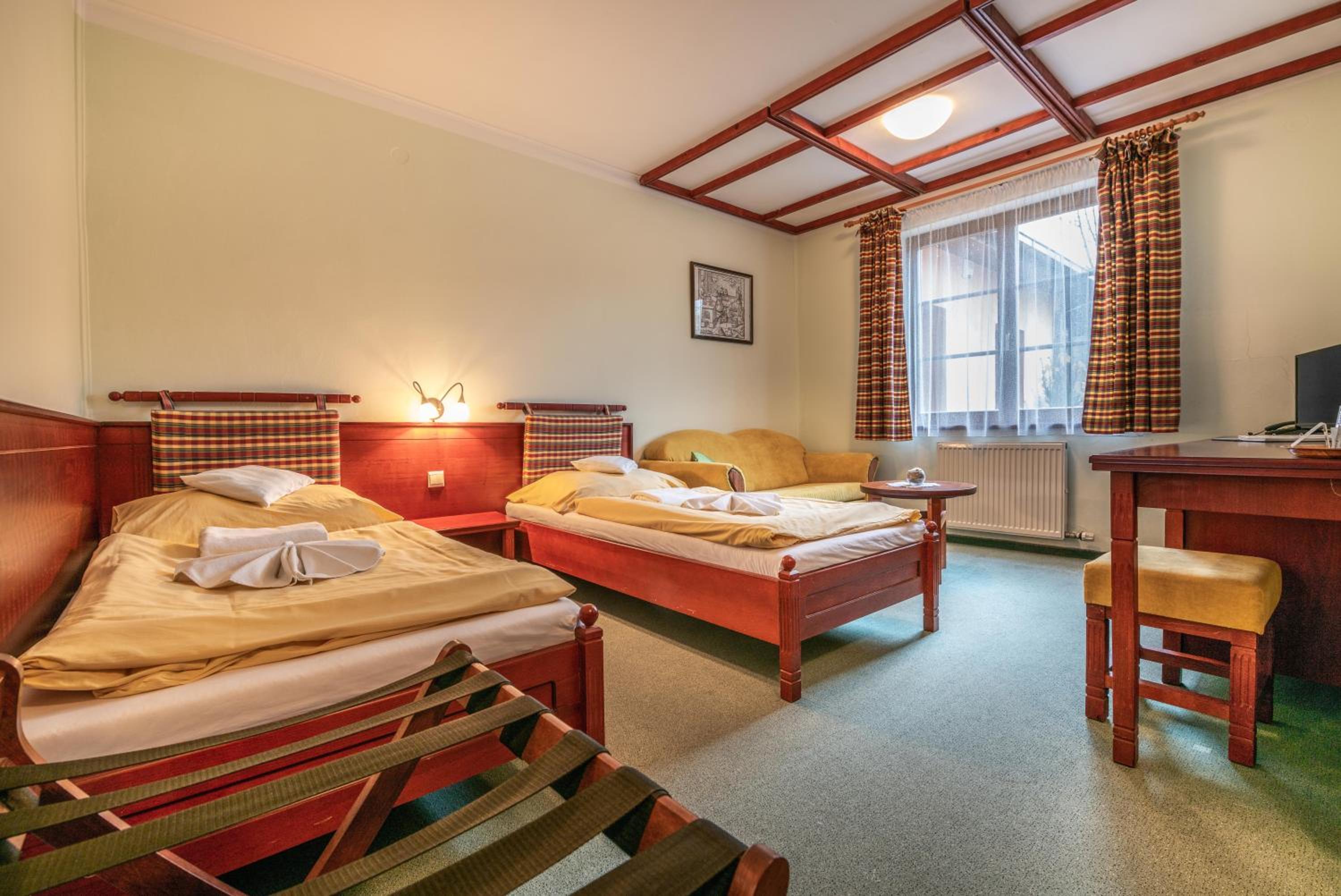 Standard Twin Room - Photo 1