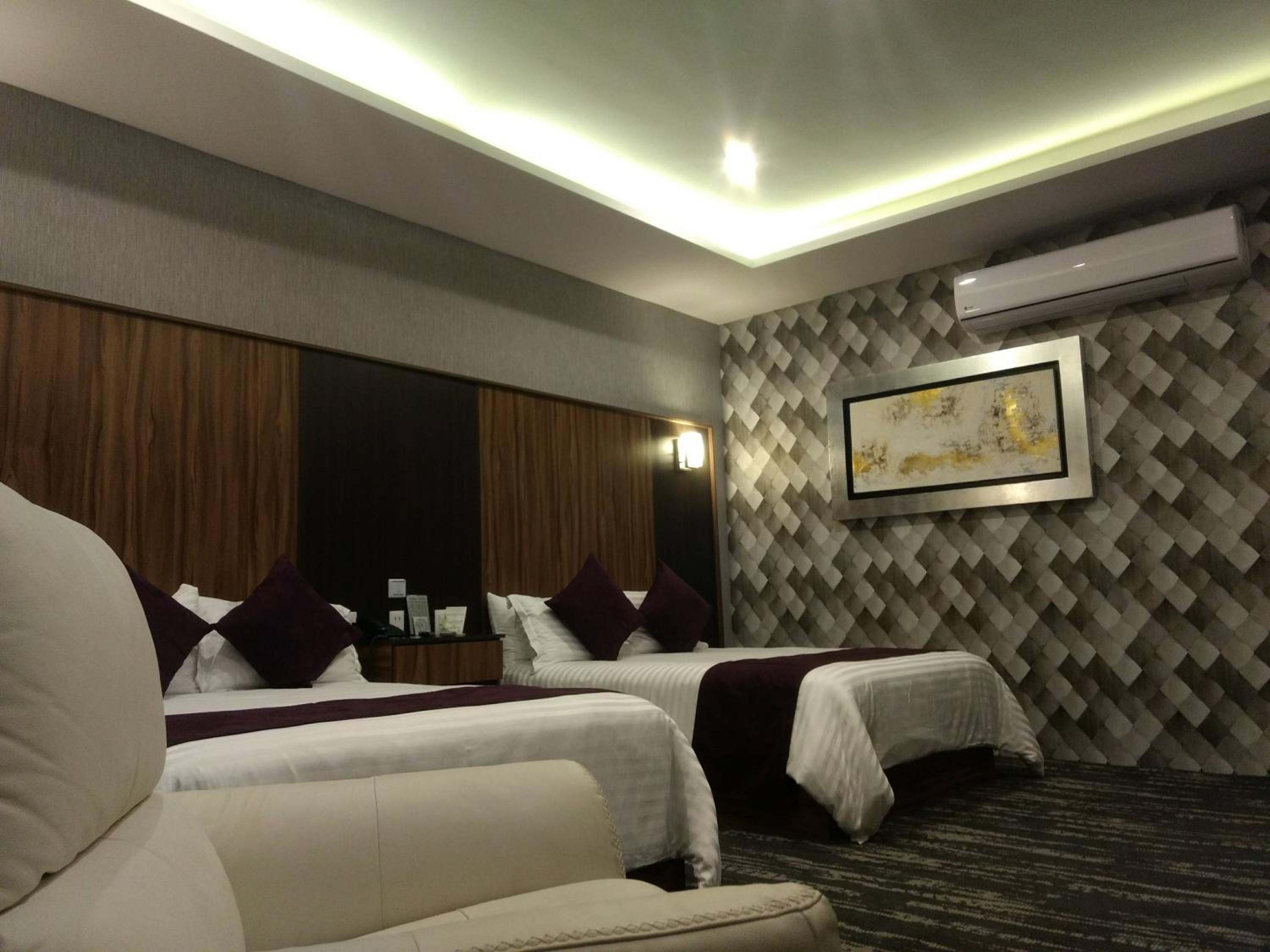 2 Double Beds, Master Suite, Non-Smoking - Photo 7