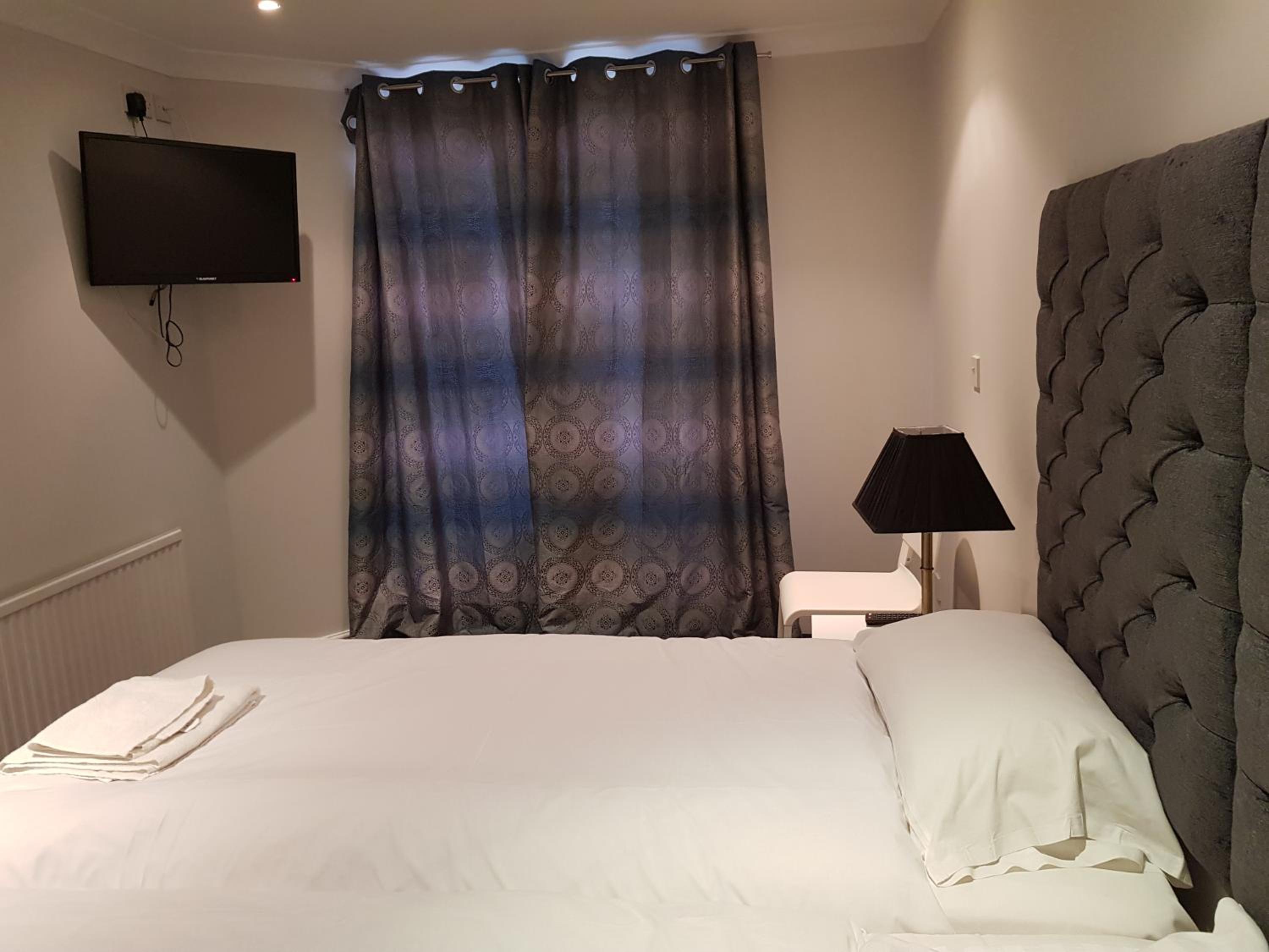 Deluxe Double Room with Shower - Photo 1