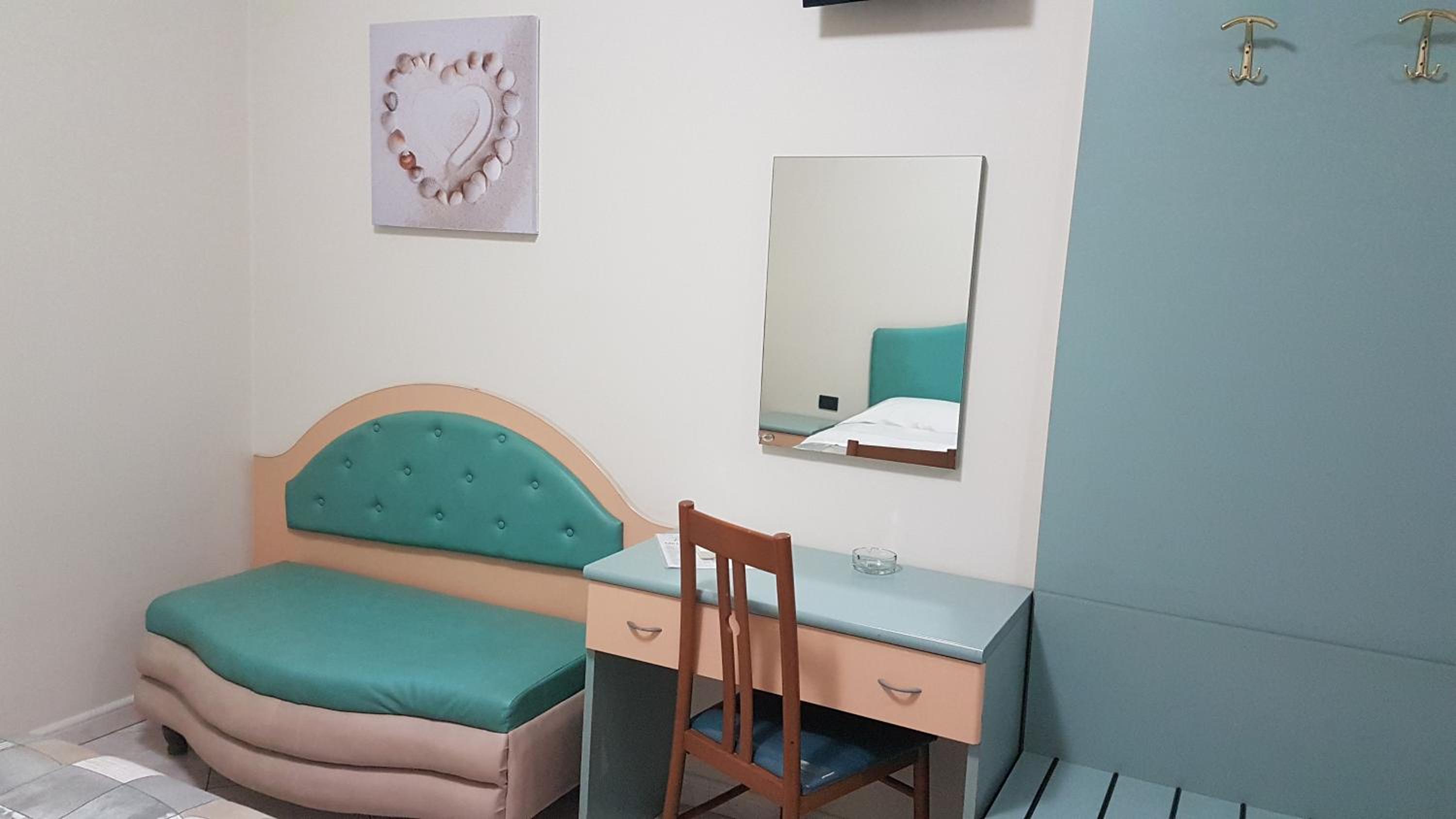 Single Room photo 2