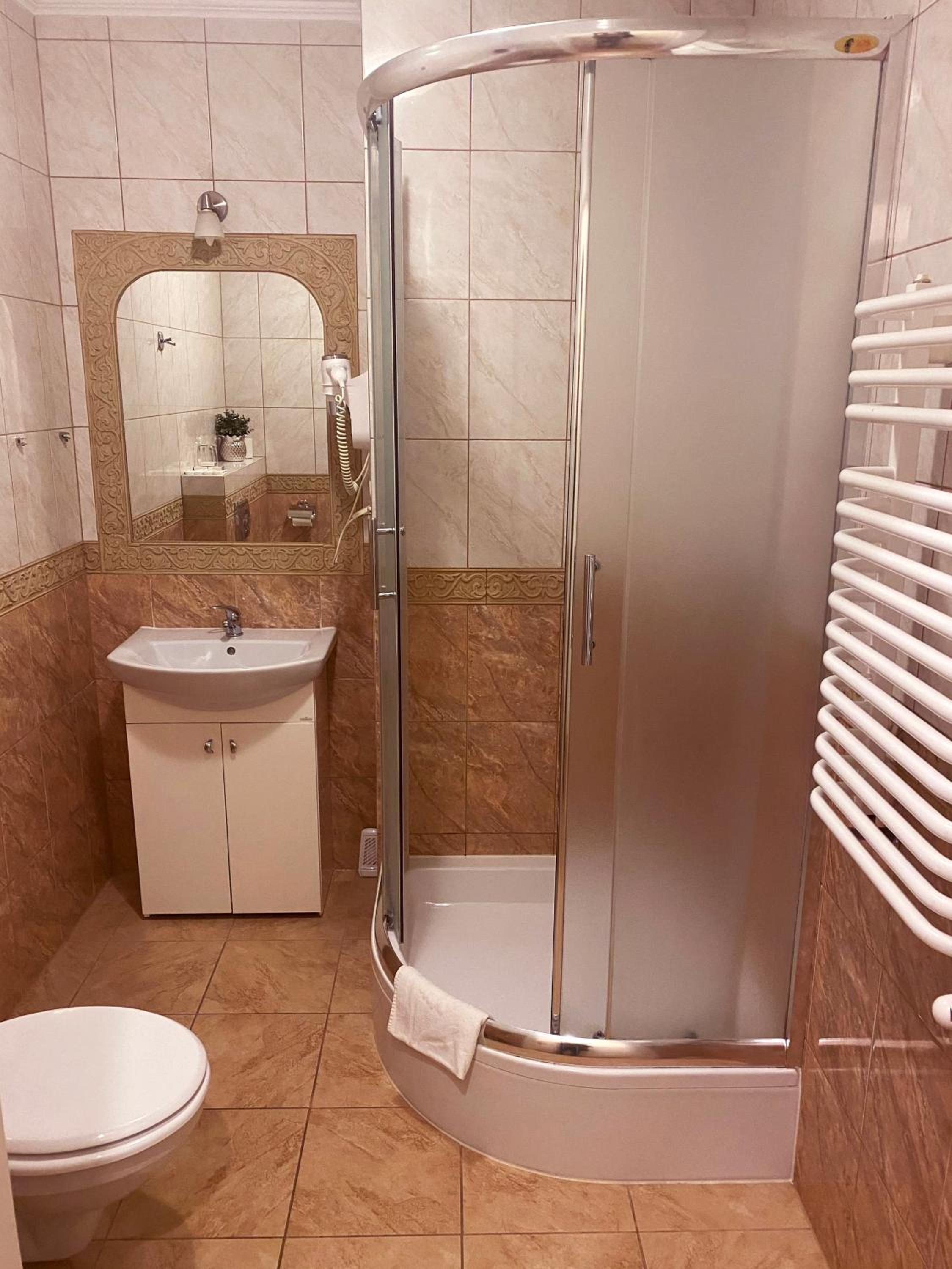 Economy Double Room with Double Bed - Photo 4