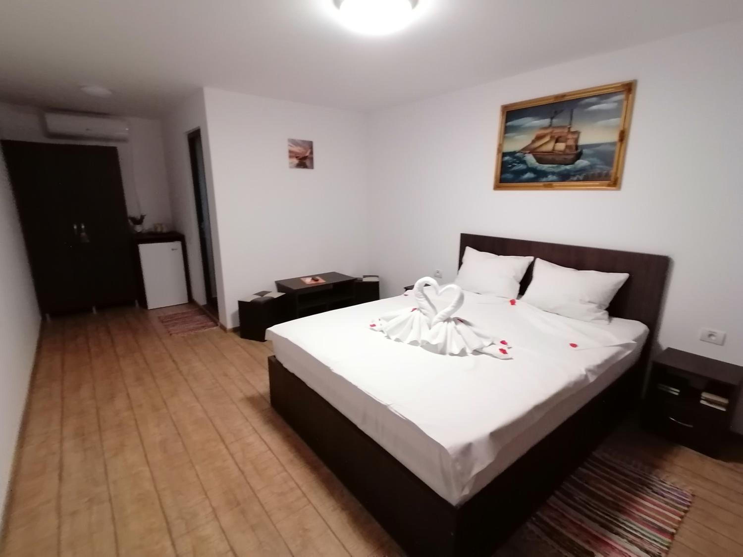 Double Room - Photo 3