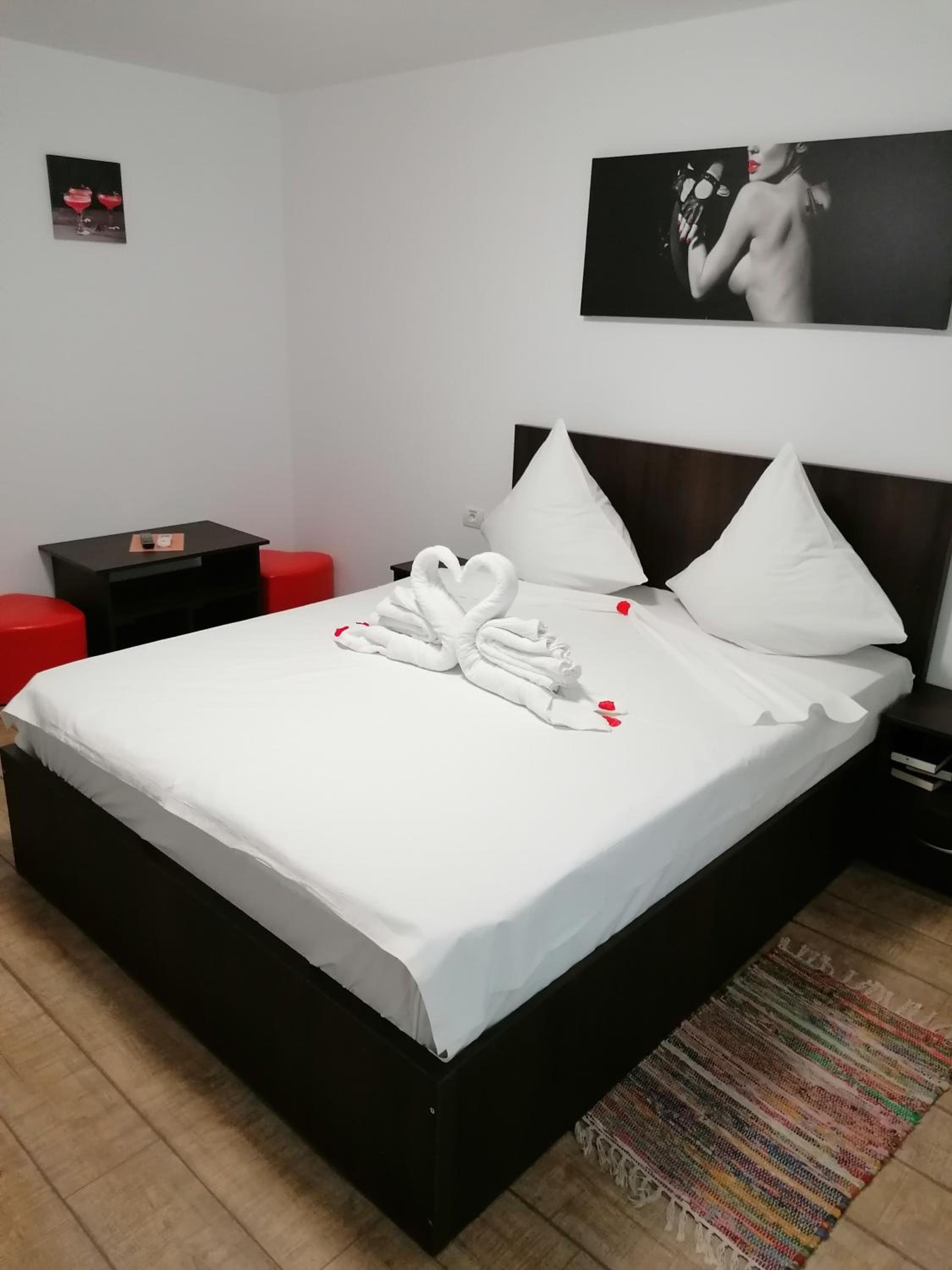 Double Room - Photo 33