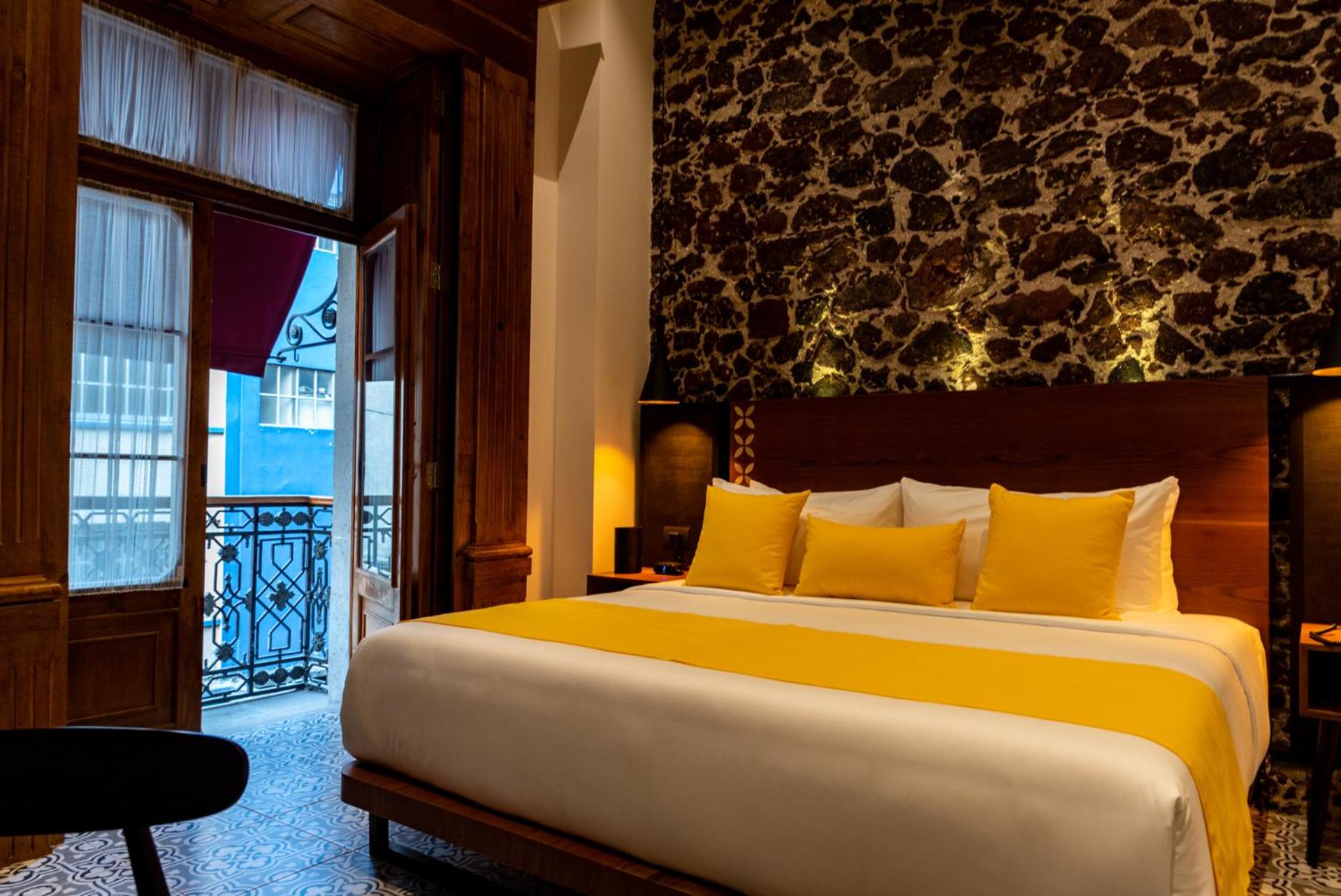 Superior Suite - Photo 15
