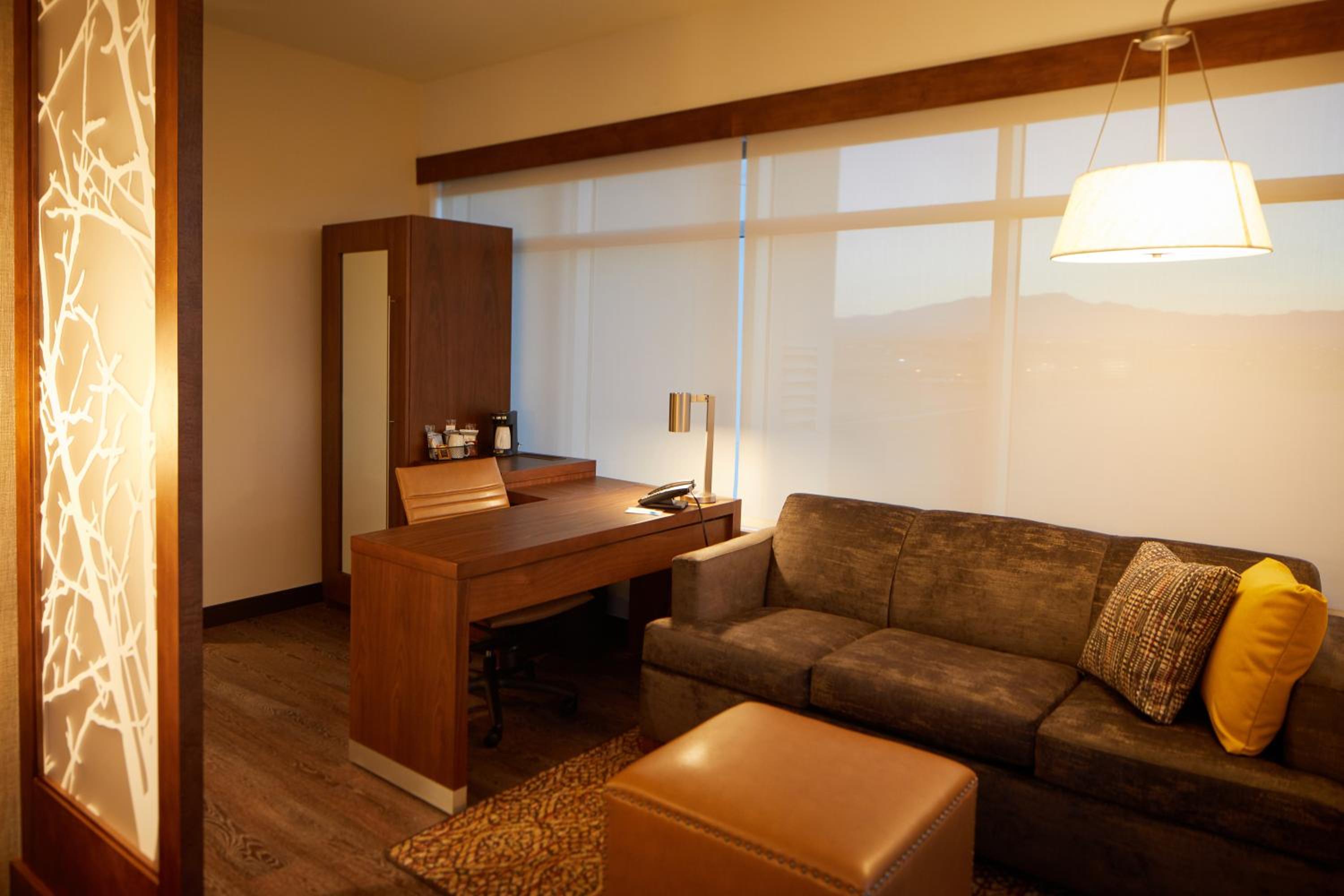 King Room with Sofa Bed and View - Photo 3