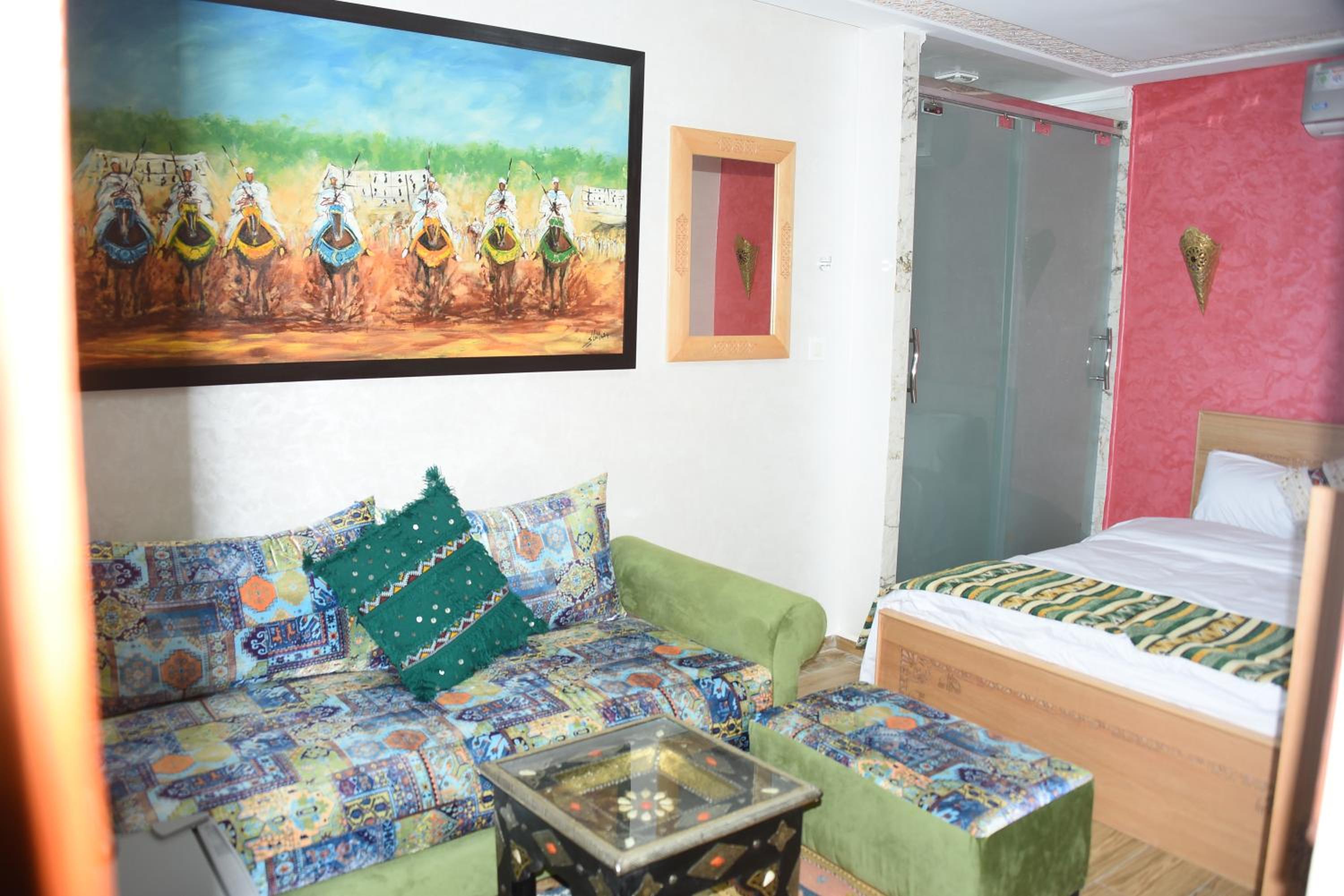 Suite - Photo 3