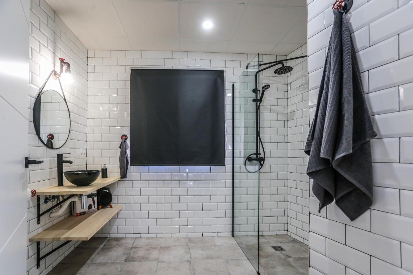 One-Bedroom Apartment - Photo 3