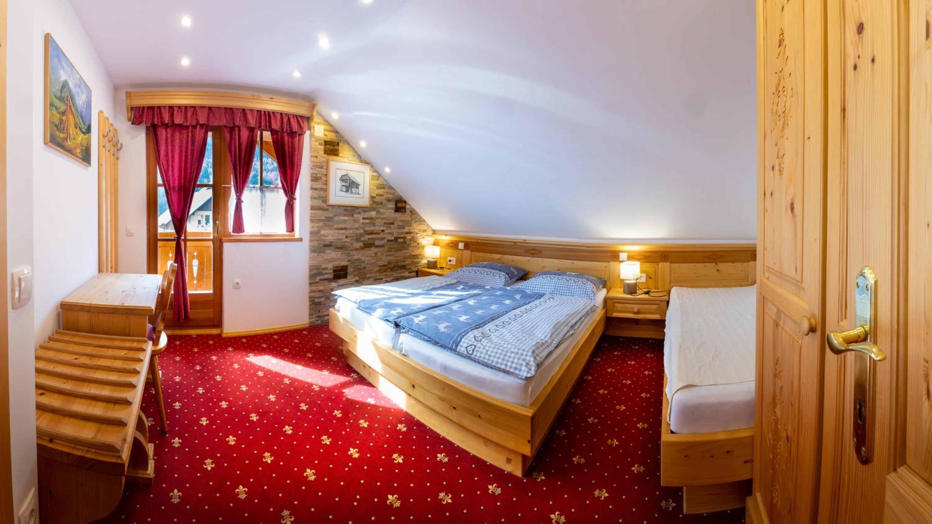 Comfort One-Bedroom Apartment with Balcony and Superior Mountain View