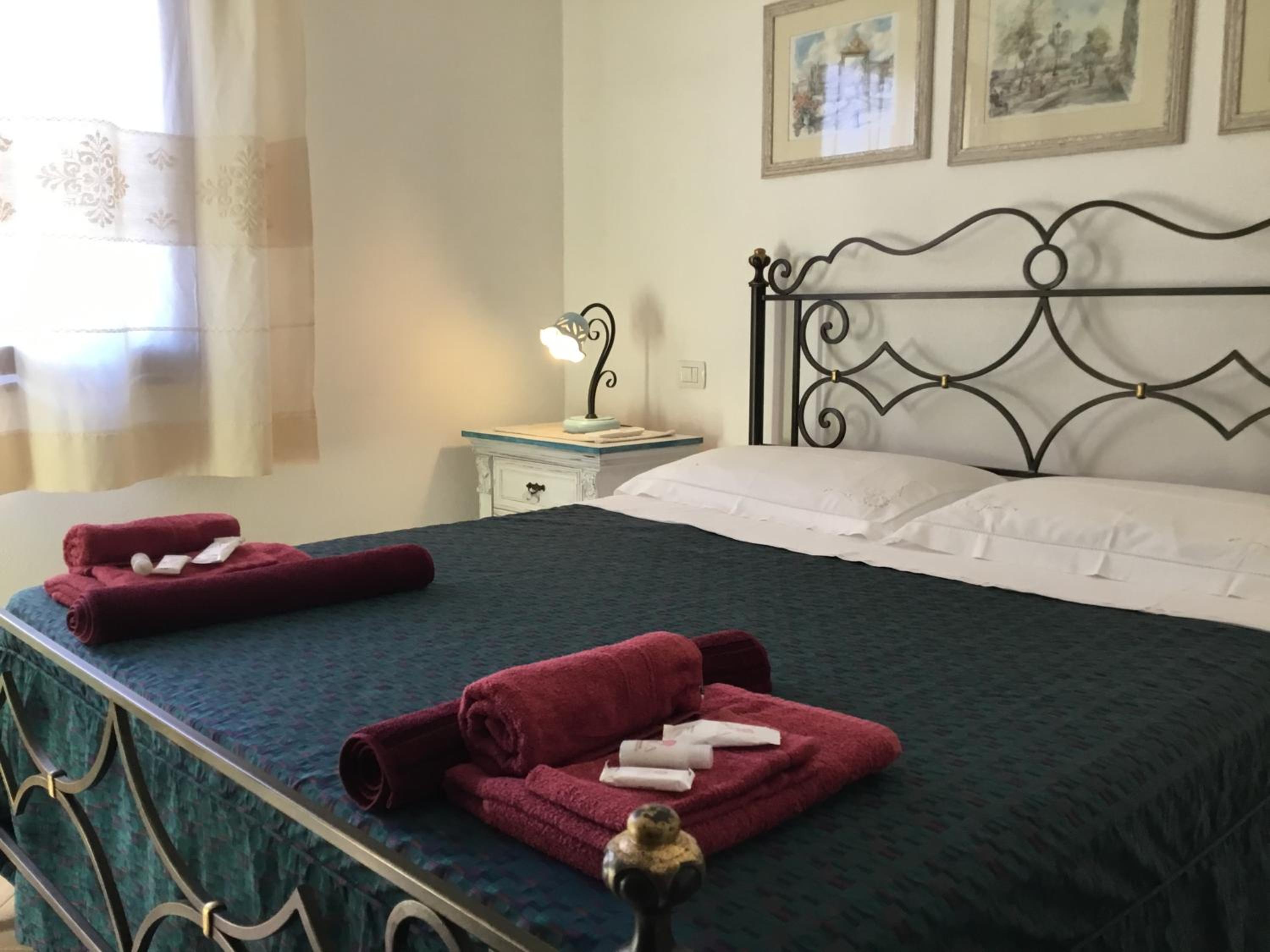 Double Room with Shared Bathroom photo 1