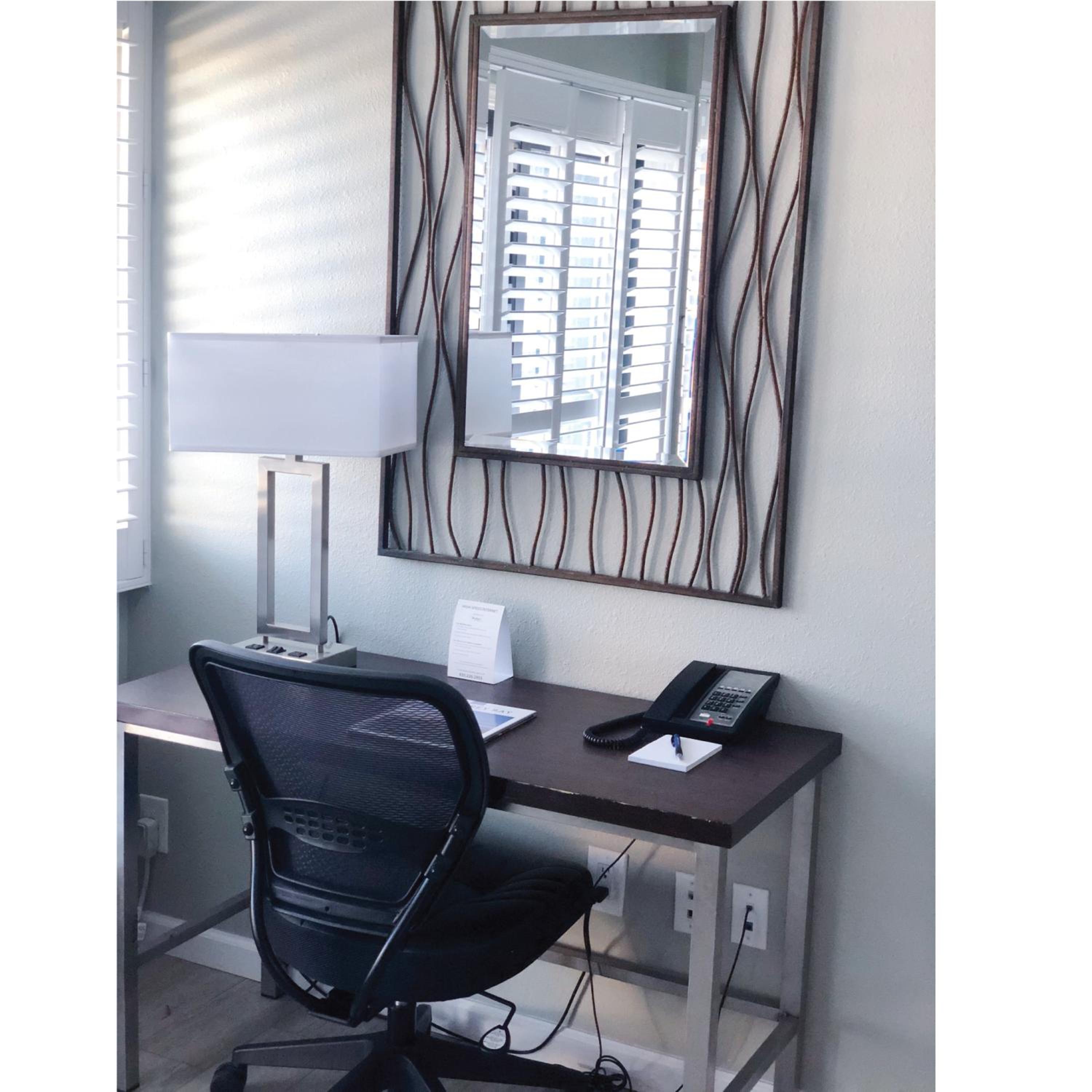 Executive Queen Room with Two Queen Beds - Photo 1