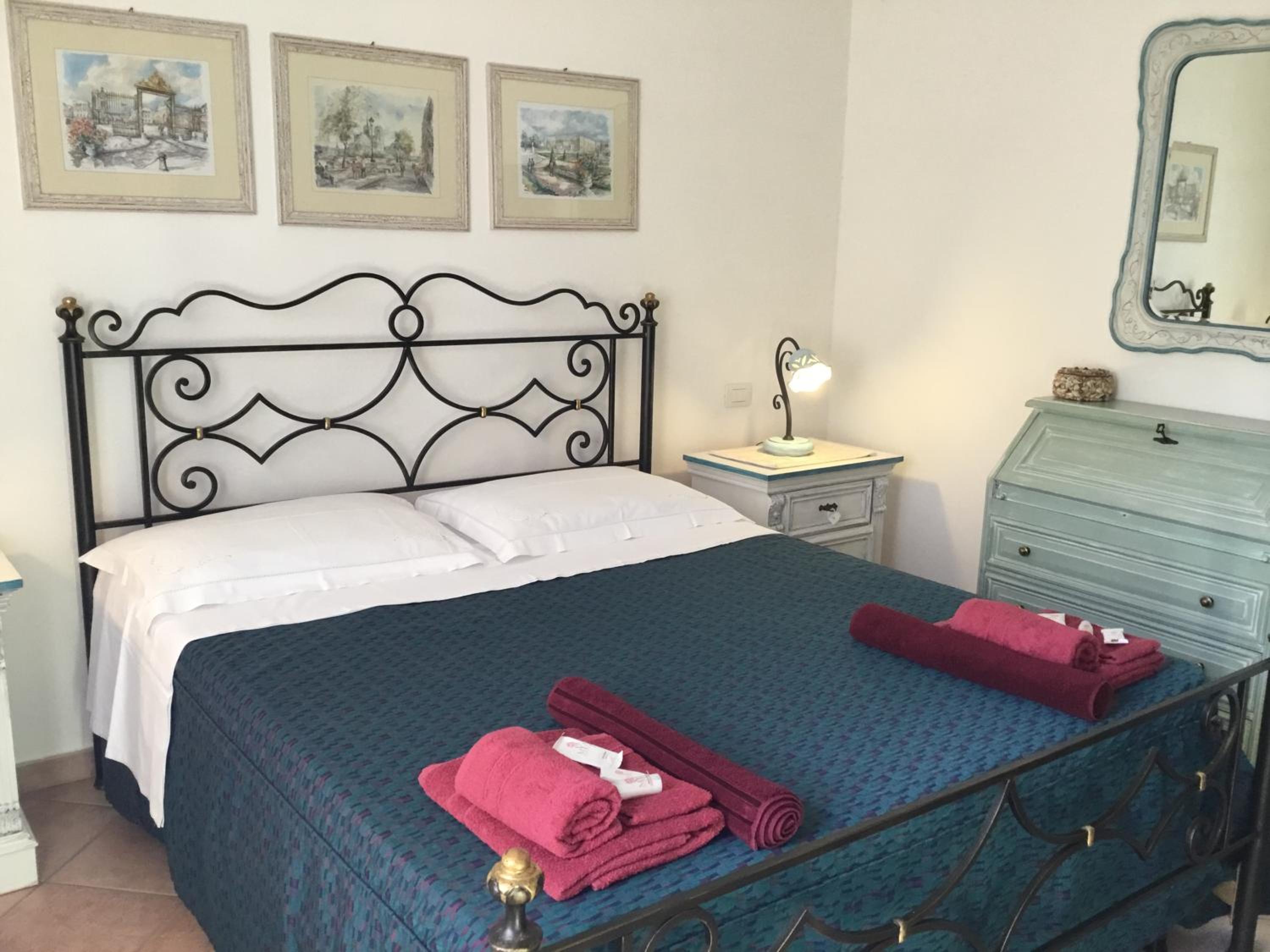 Double Room with Shared Bathroom photo 3