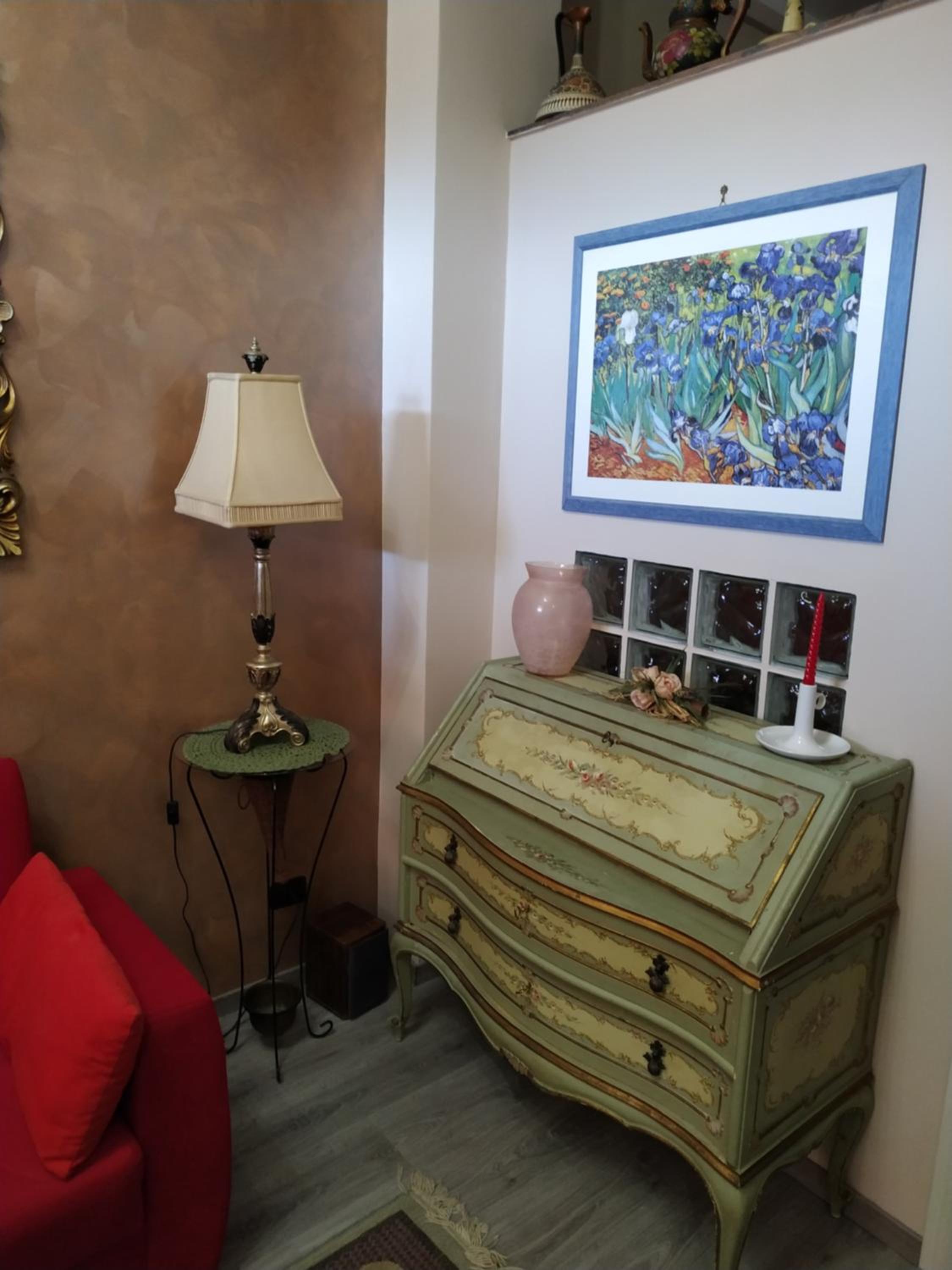 One-Bedroom Apartment - Photo 11