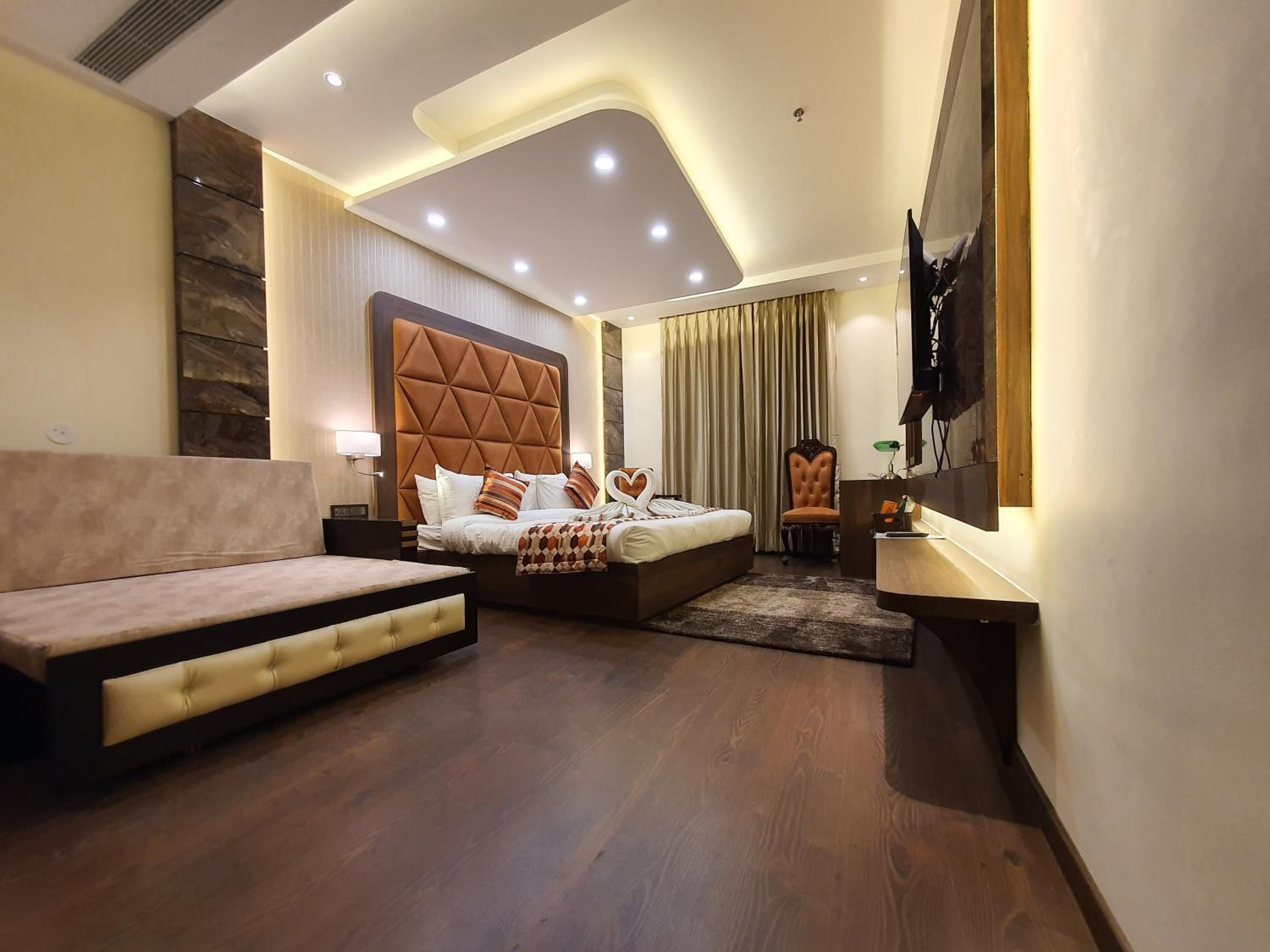 Suite - Photo 5