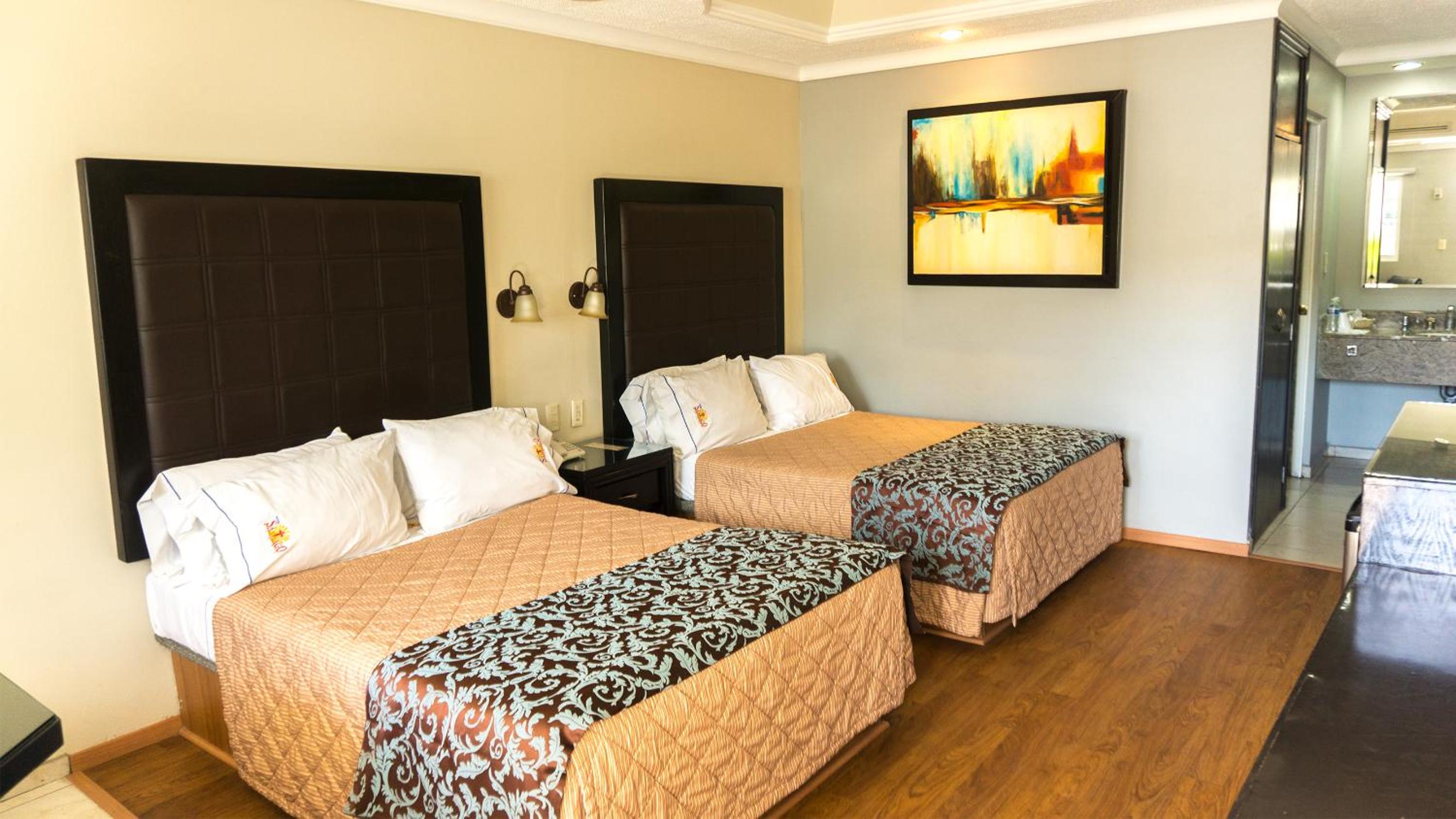 Standard King Room photo 1