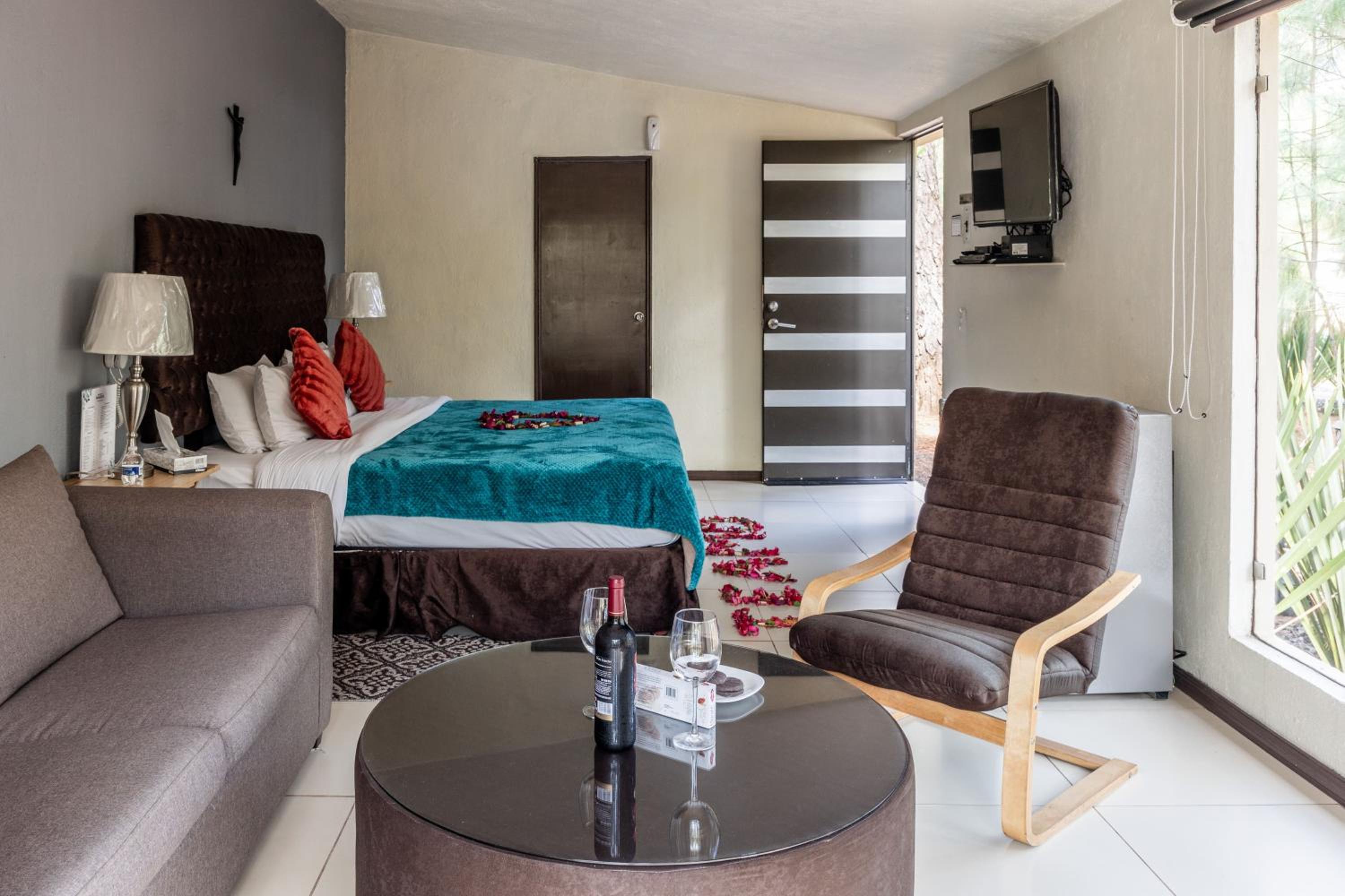 King Studio with Sofa Bed - Photo 1
