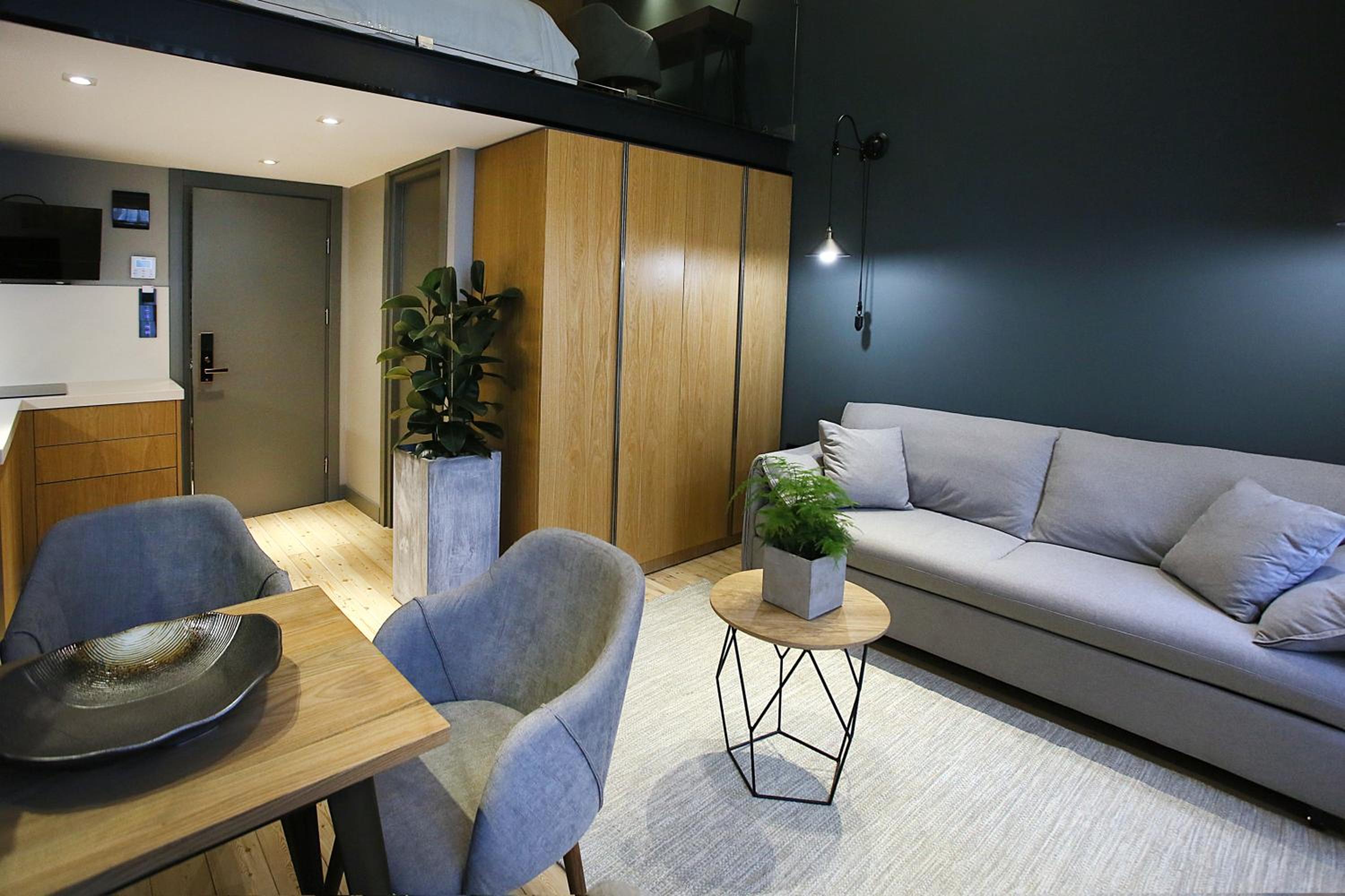 Studio - Split Level - Photo 33