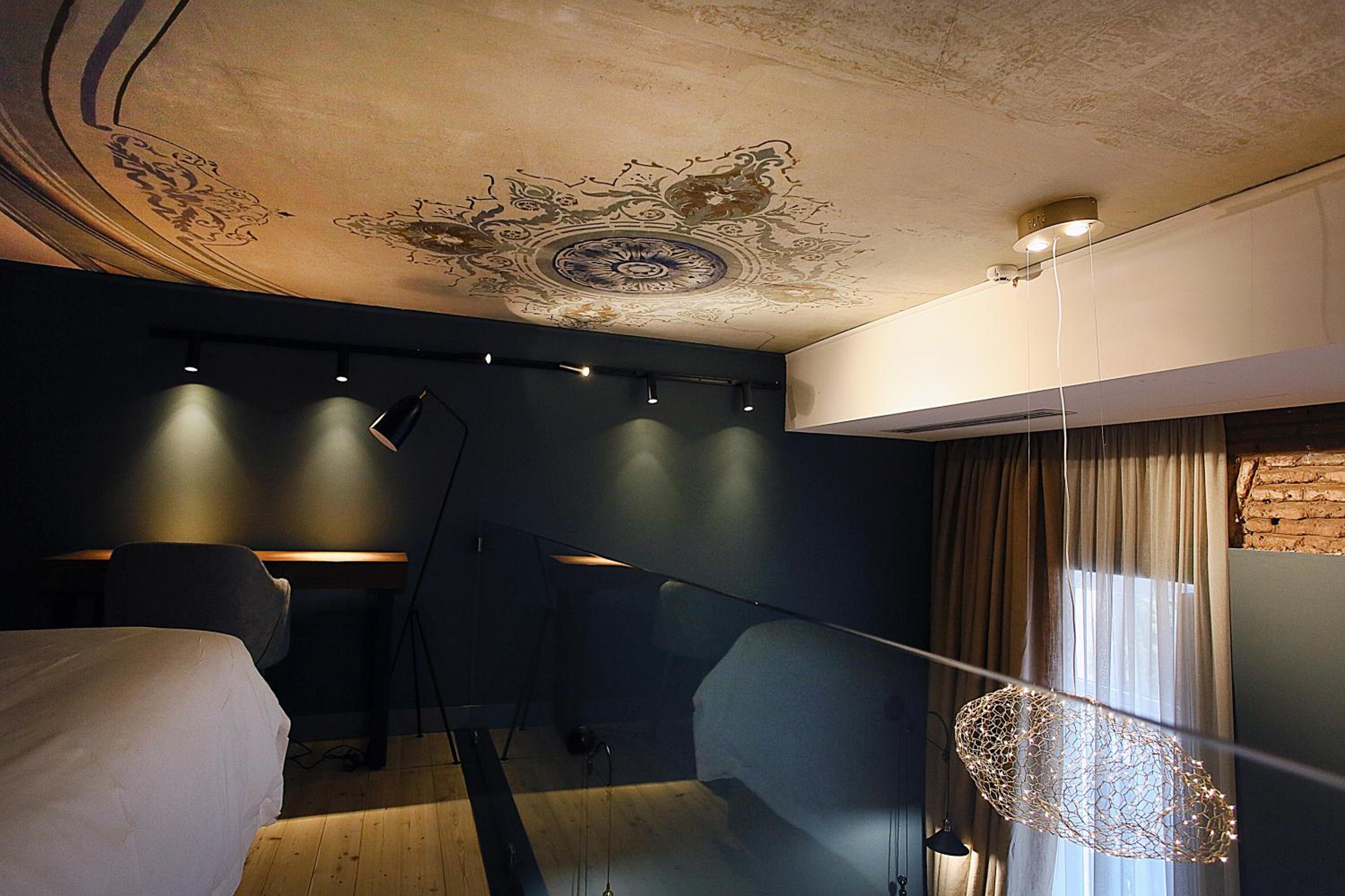 Studio - Split Level - Photo 34