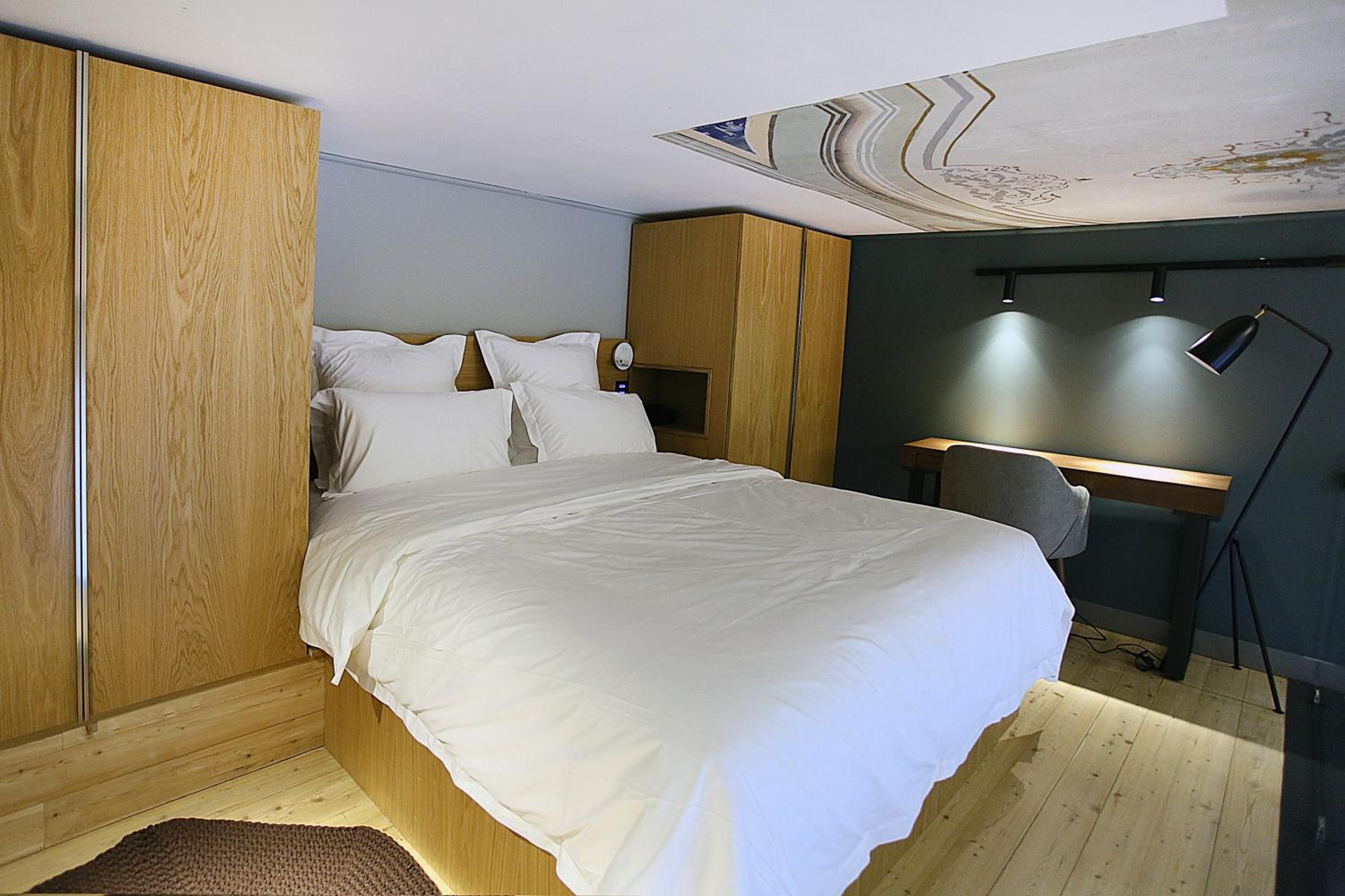 Studio - Split Level - Photo 35