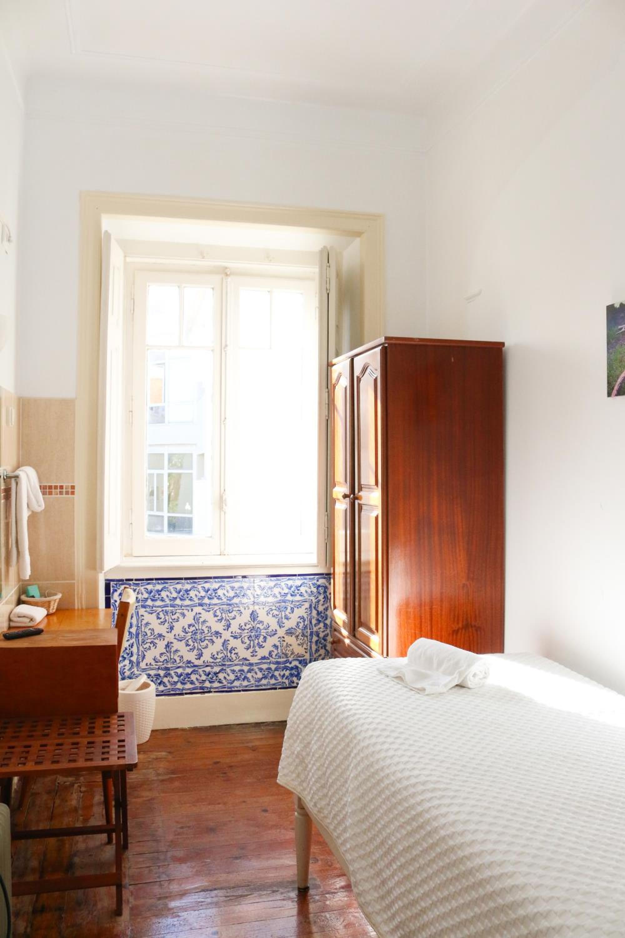 Single Room with Shared Bathroom photo 1