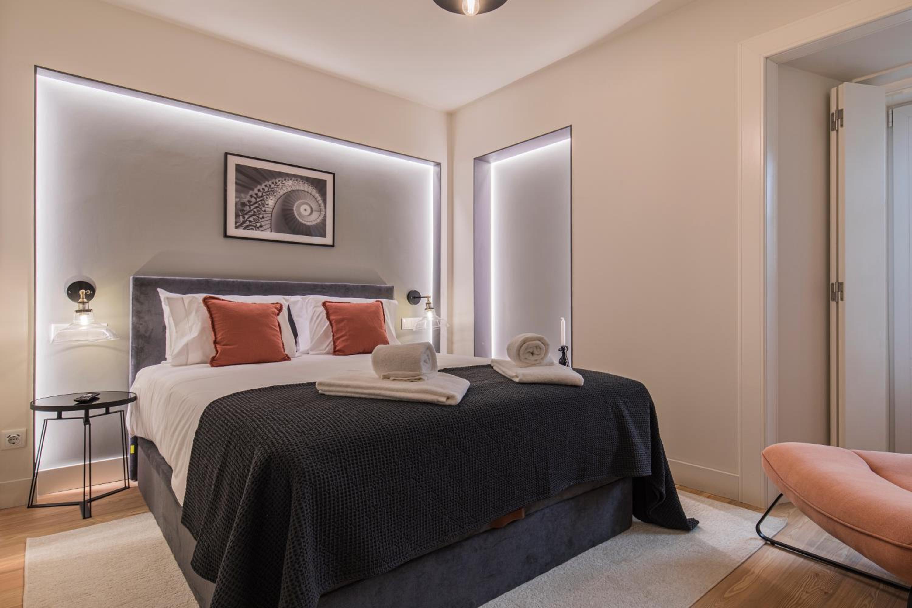 One-Bedroom Apartment with Balcony photo 2