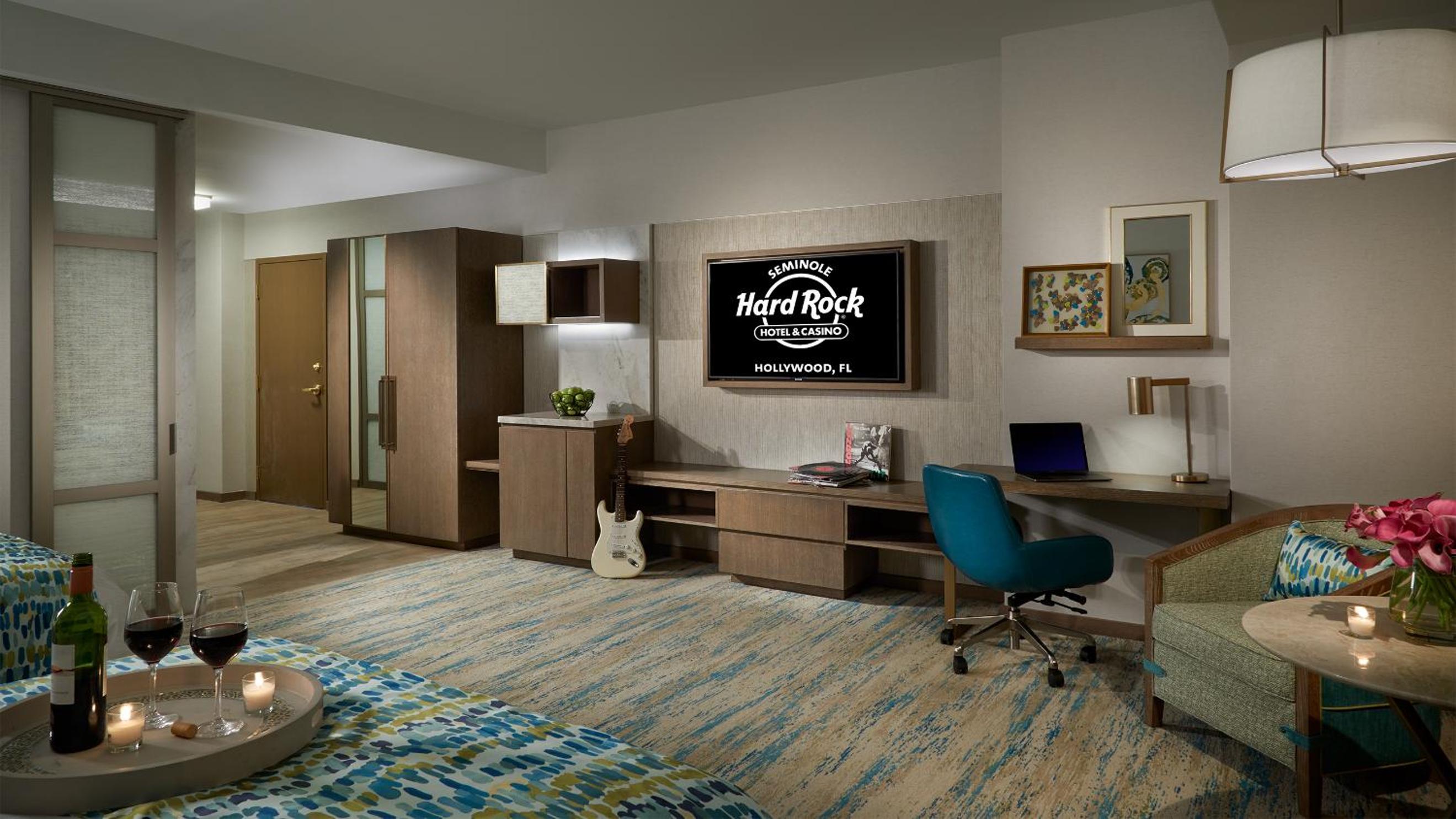 Deluxe Queen Room - Photo 2