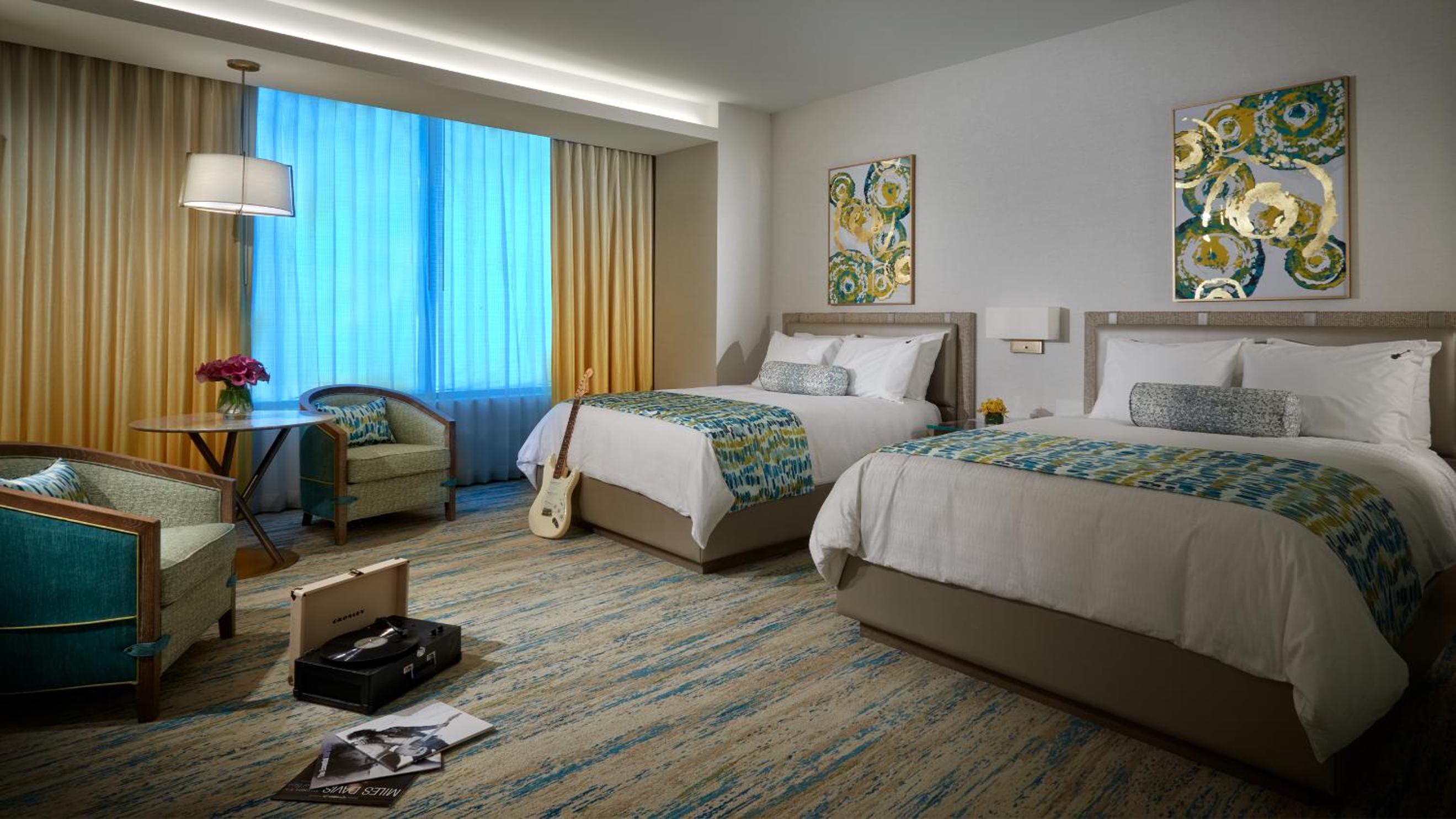 Deluxe Queen Room - Photo 1
