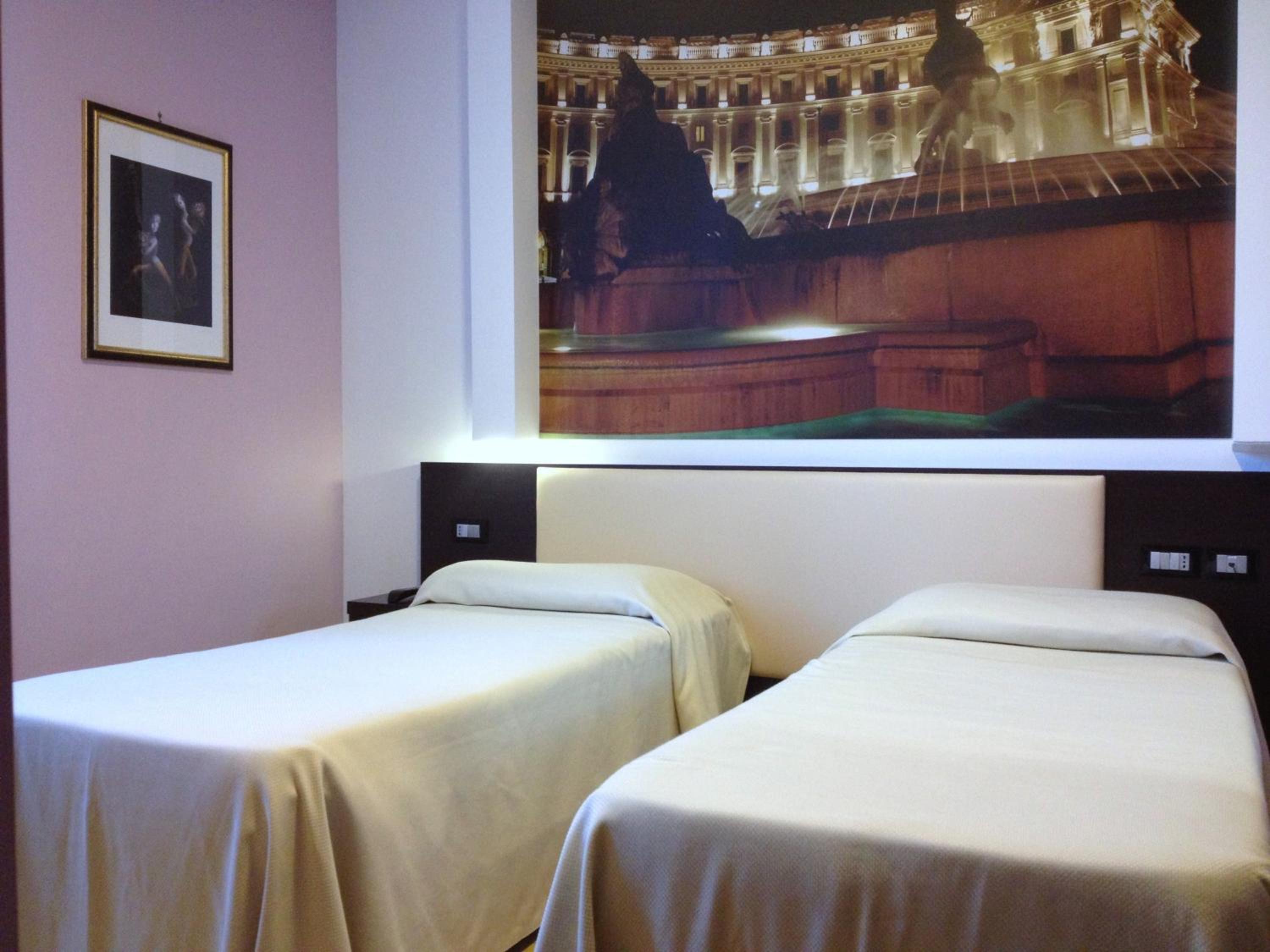 Twin Room - Photo 1