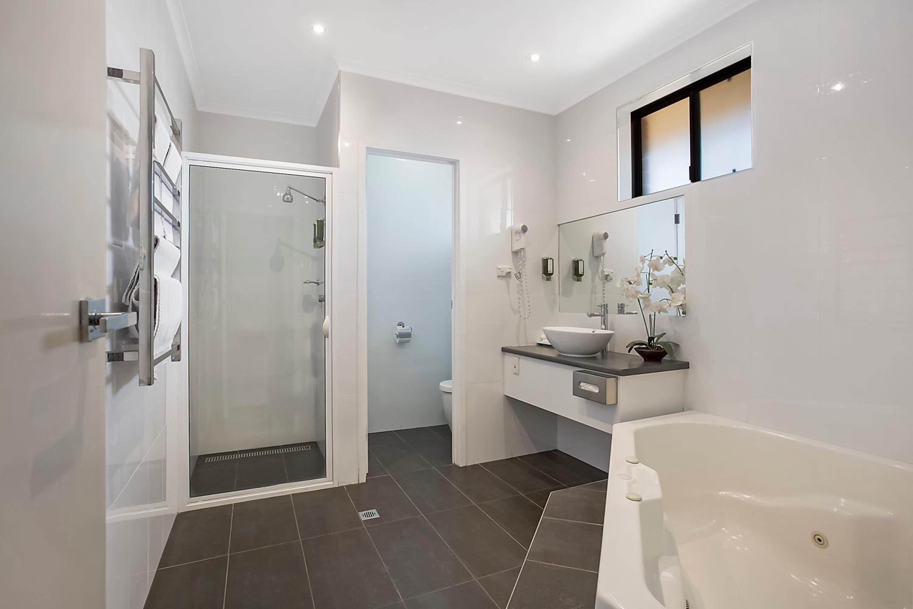 Executive Two-Bedroom Suite - Photo 5