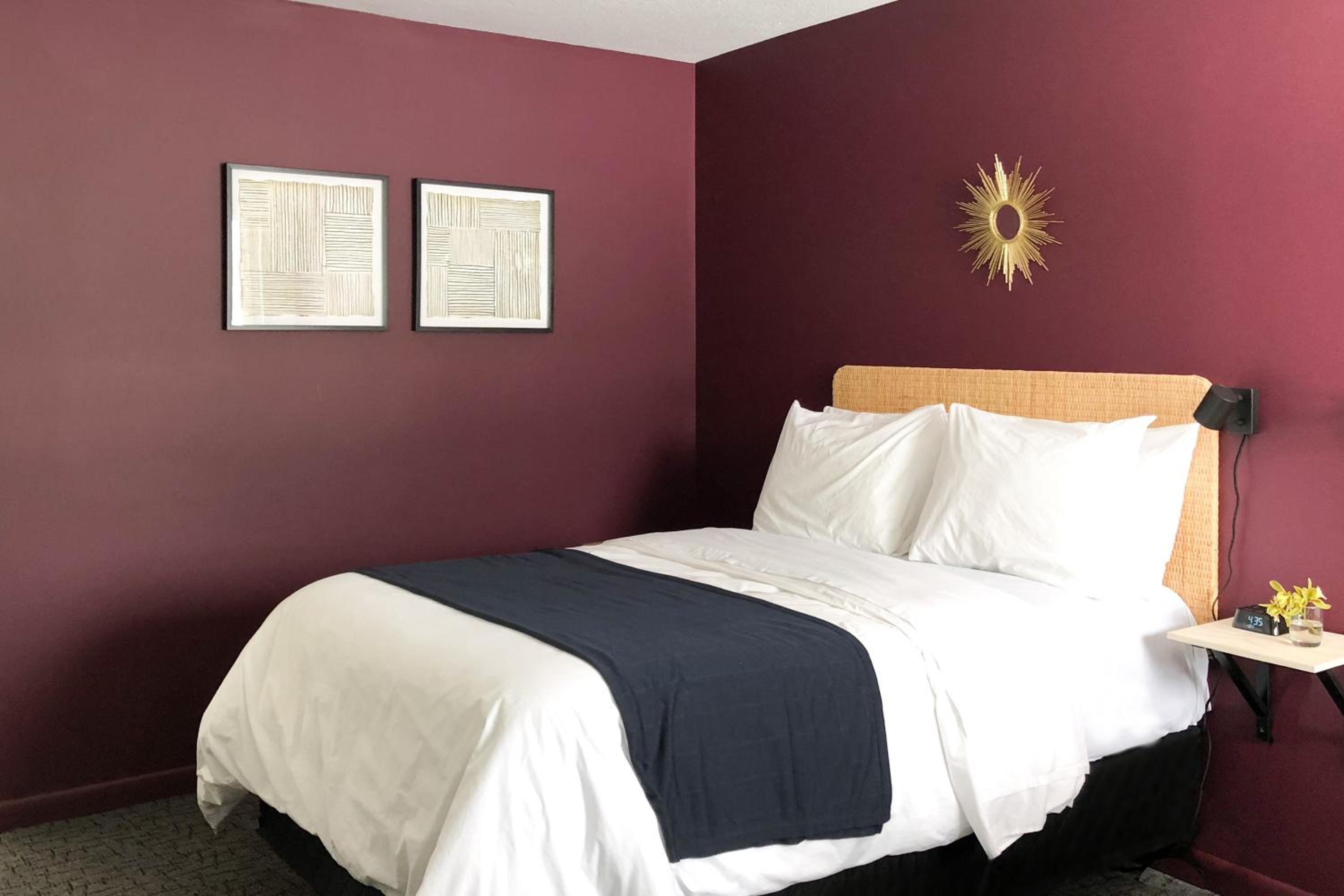 Standard Queen Room
