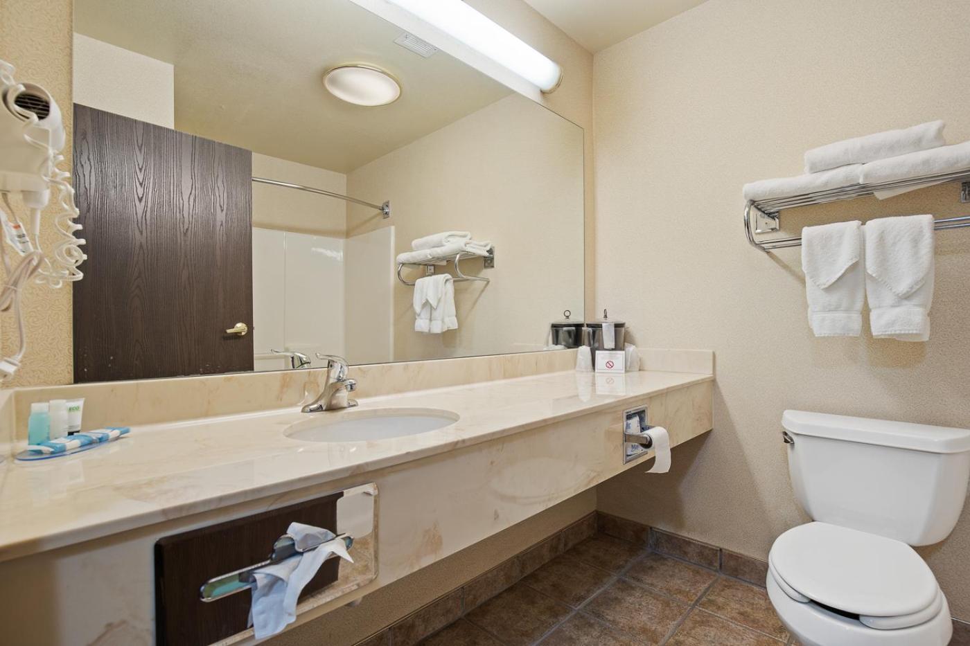 Executive King Suite - Photo 3