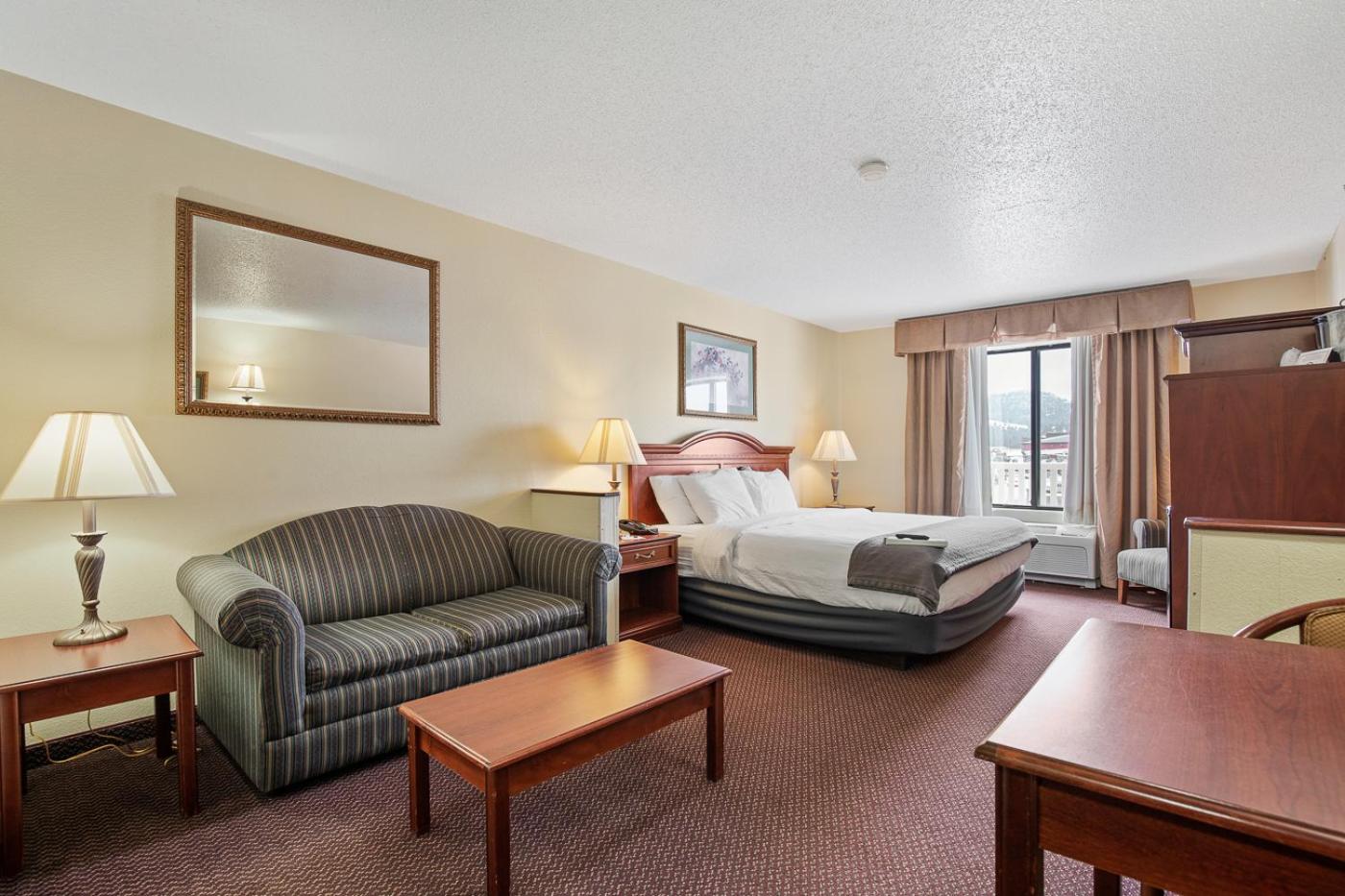Executive King Suite - Photo 2