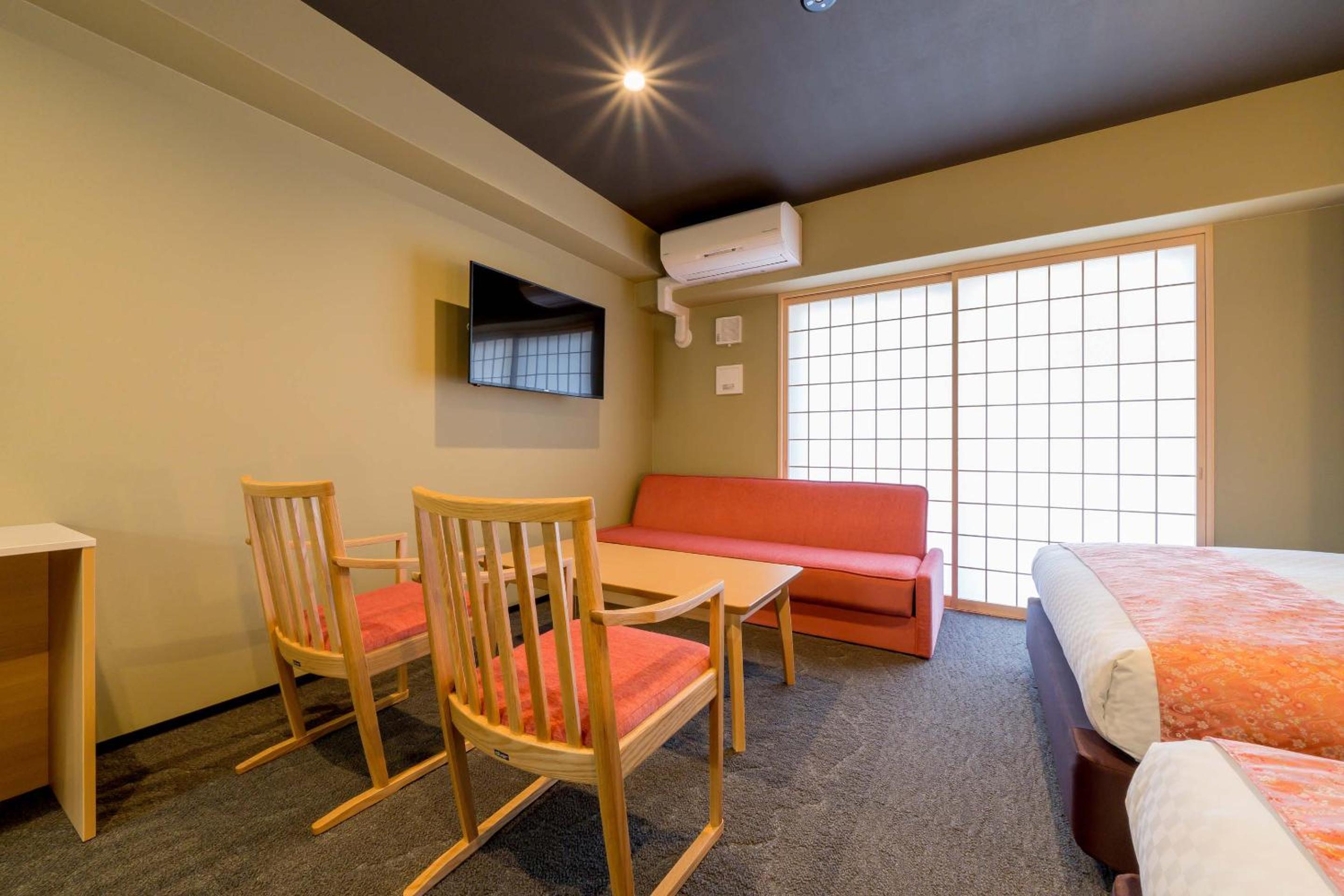 Standard Family Room - Photo 10