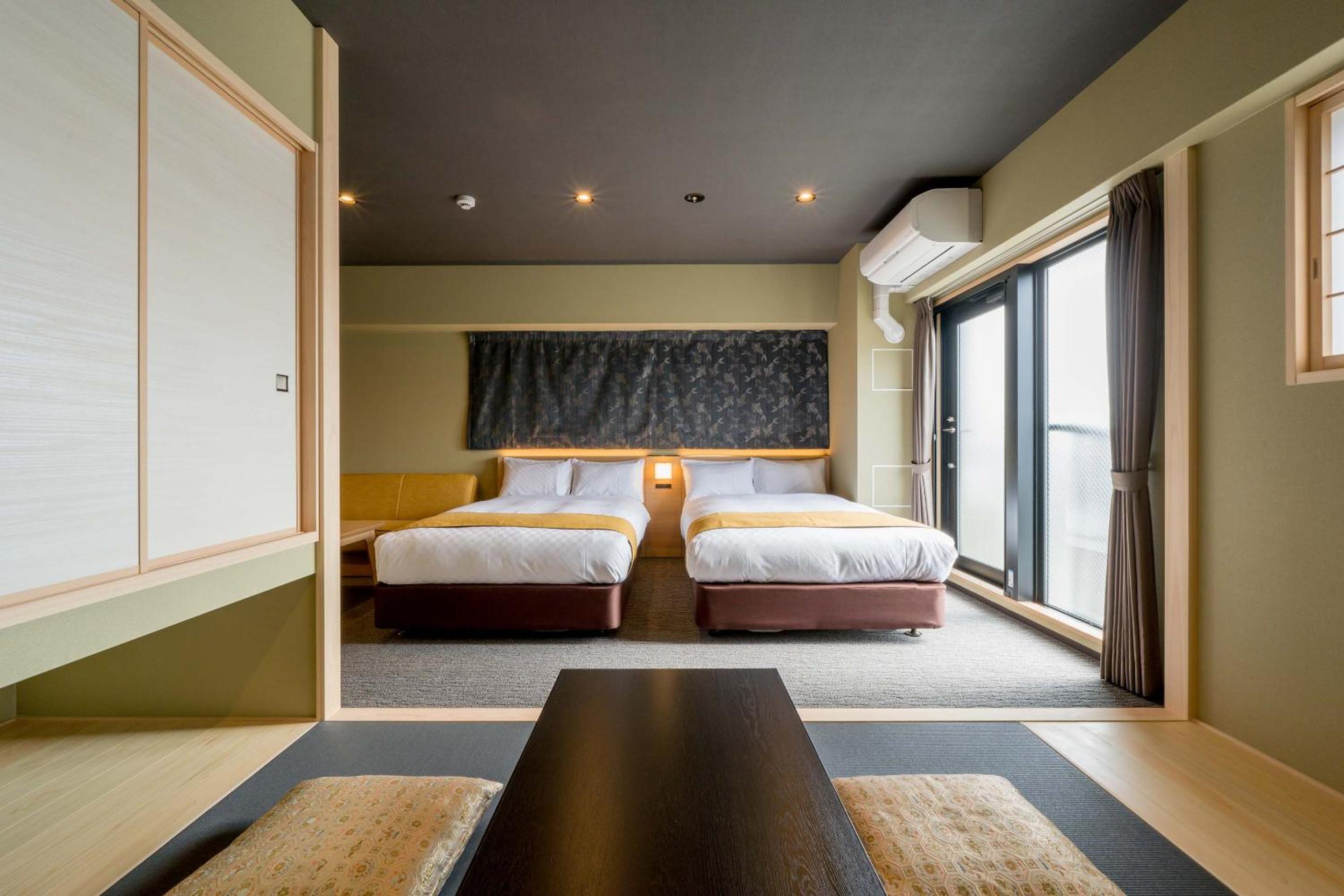 Deluxe Japanese-Style Family Room