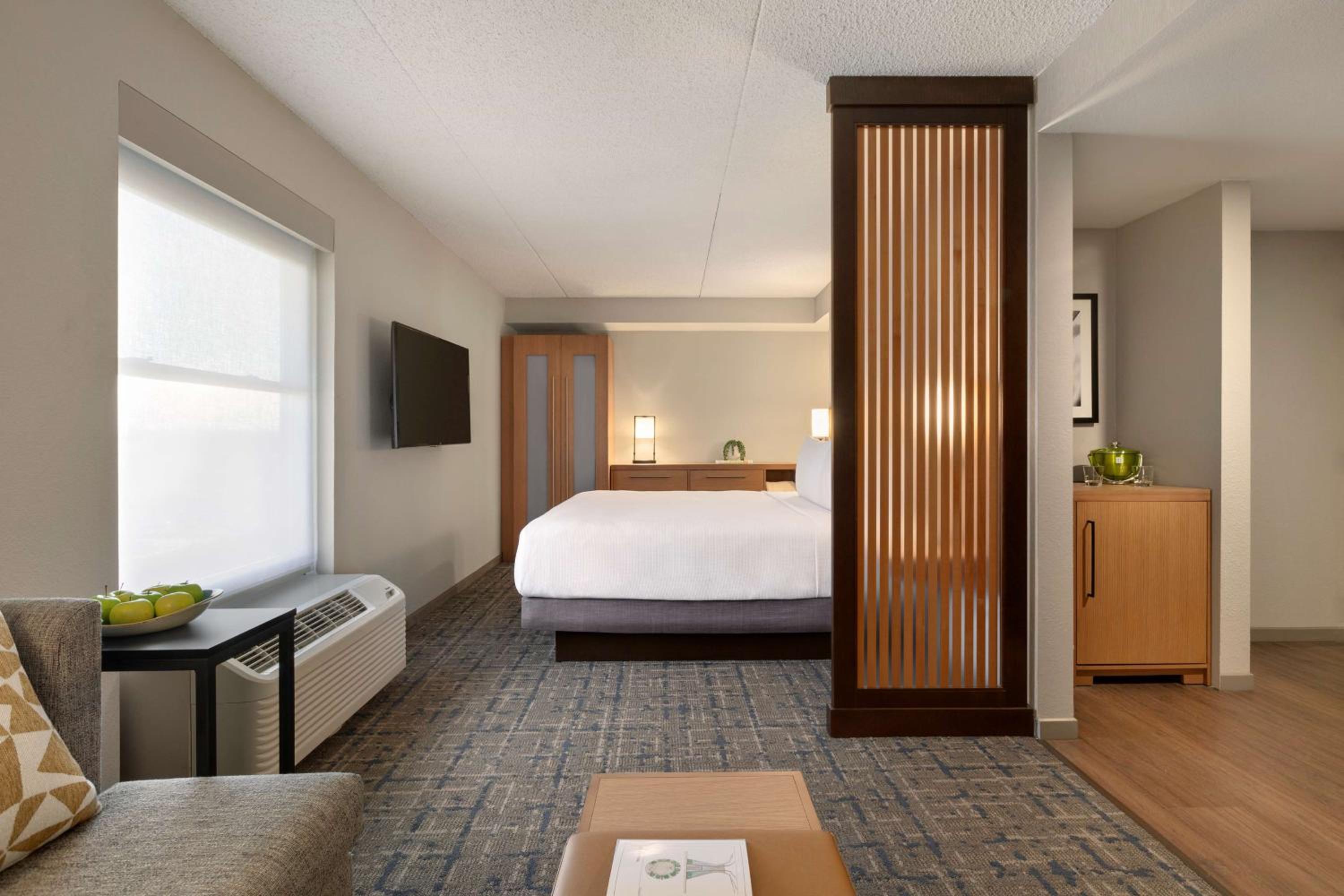 King Room with Sofa Bed - High Floor - Photo 1