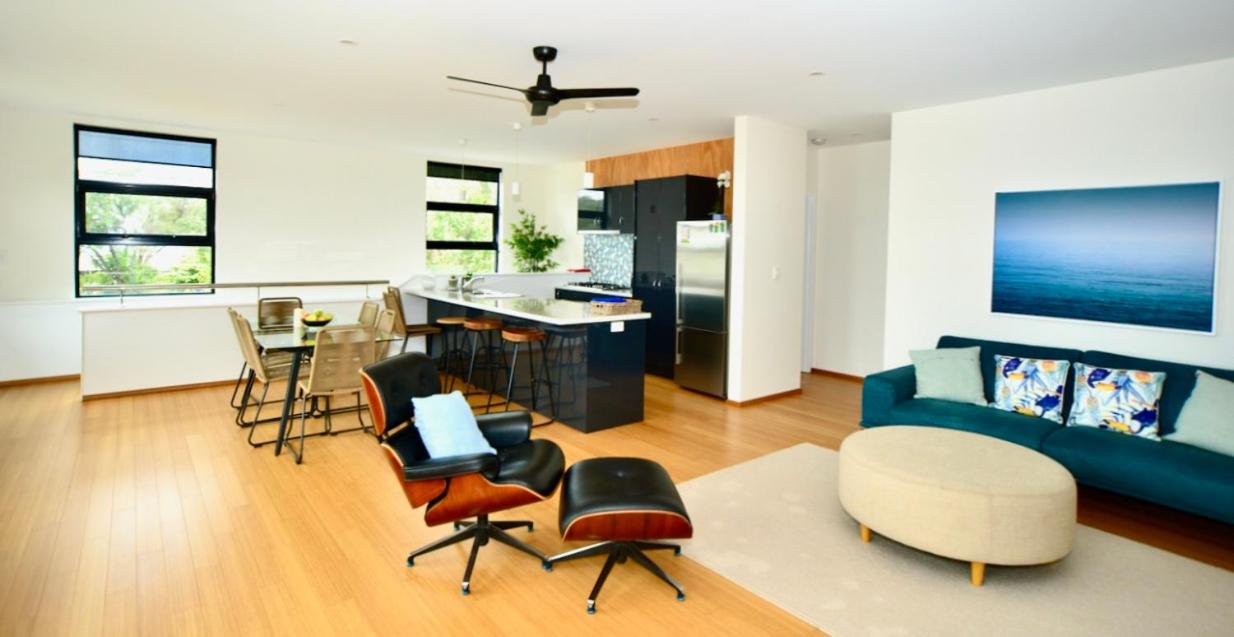 Three-Bedroom House photo 3