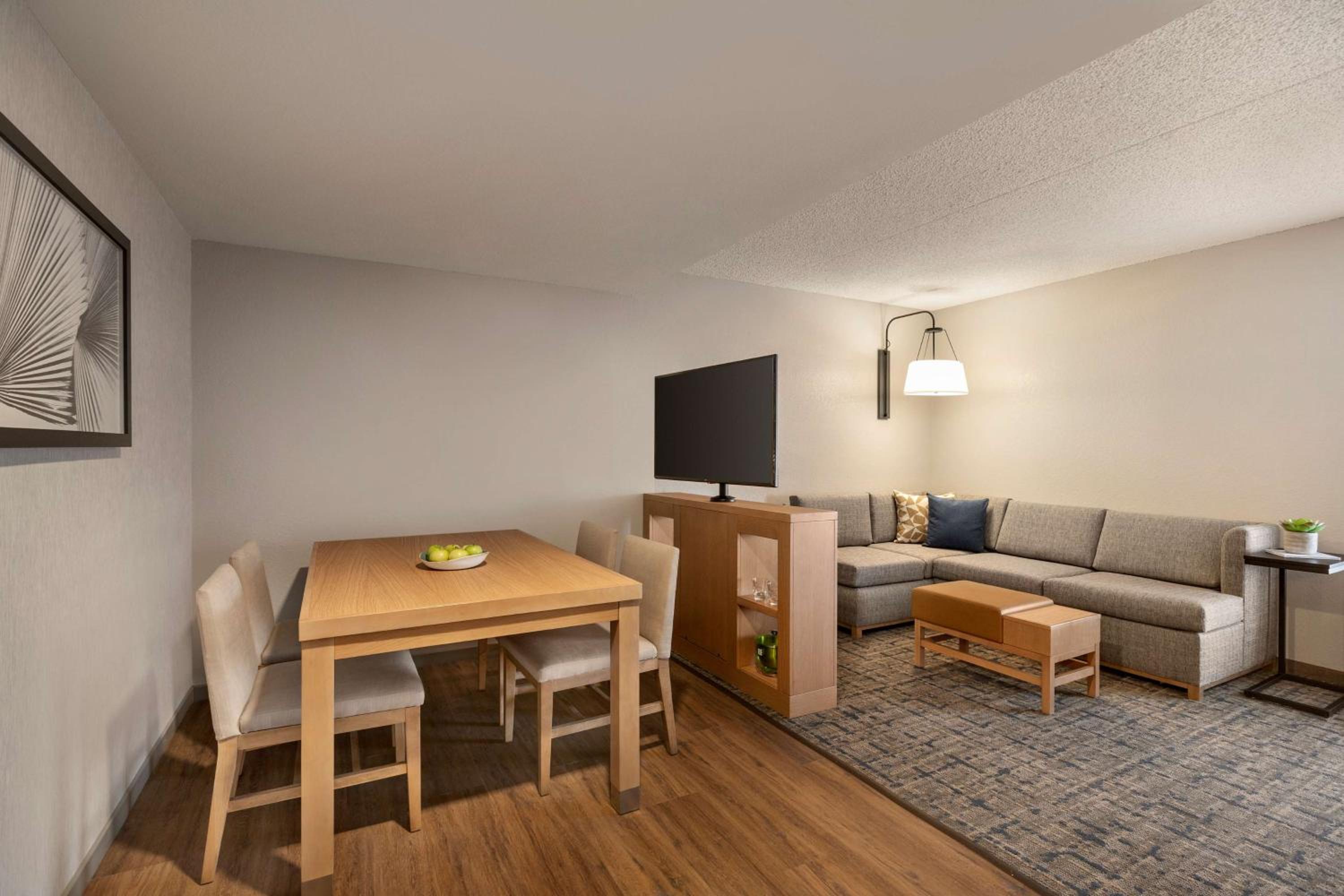 King Room with Sofa Bed - High Floor - Photo 2