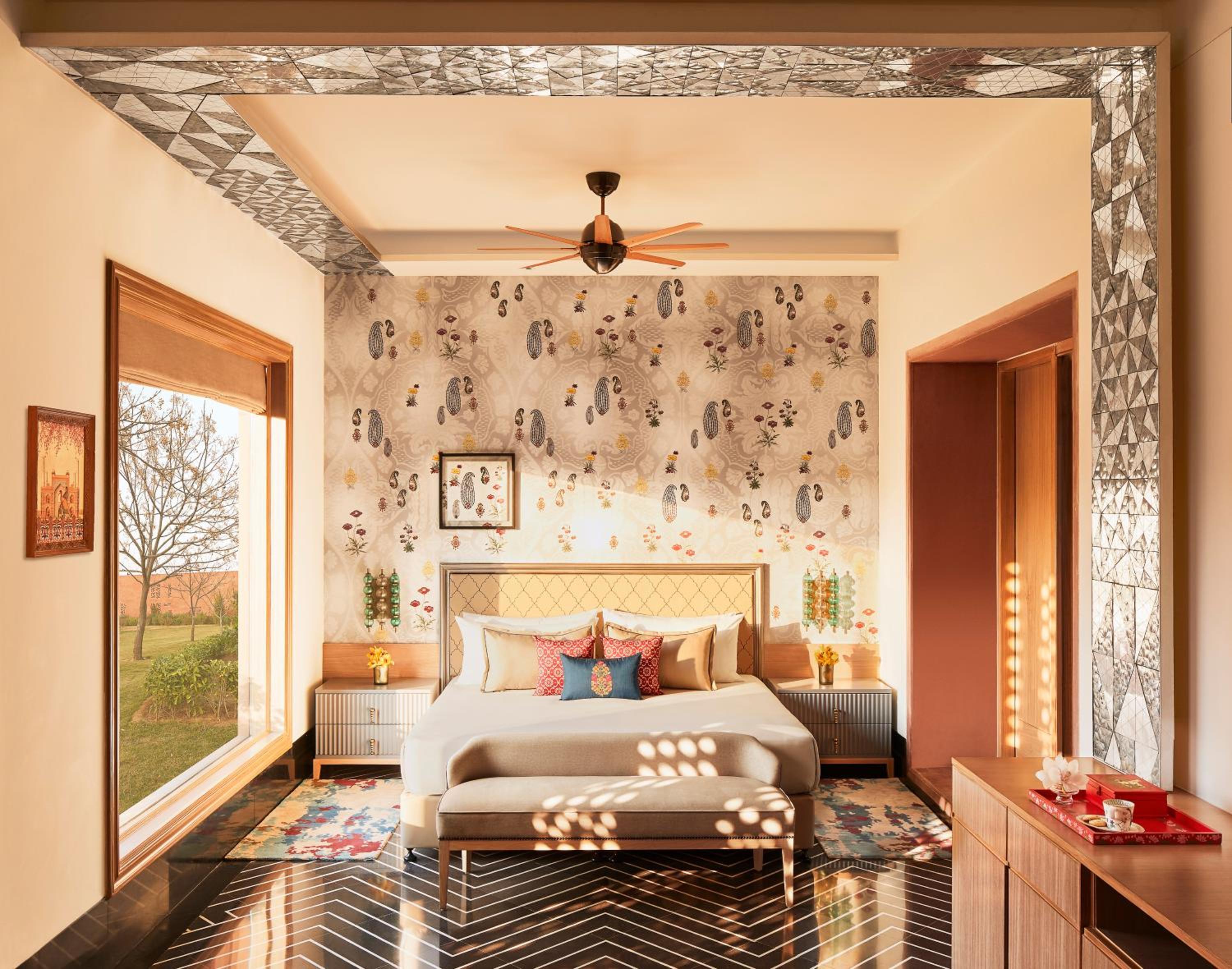 Luxury Suite With Jacuzzi & Garden Sit-out