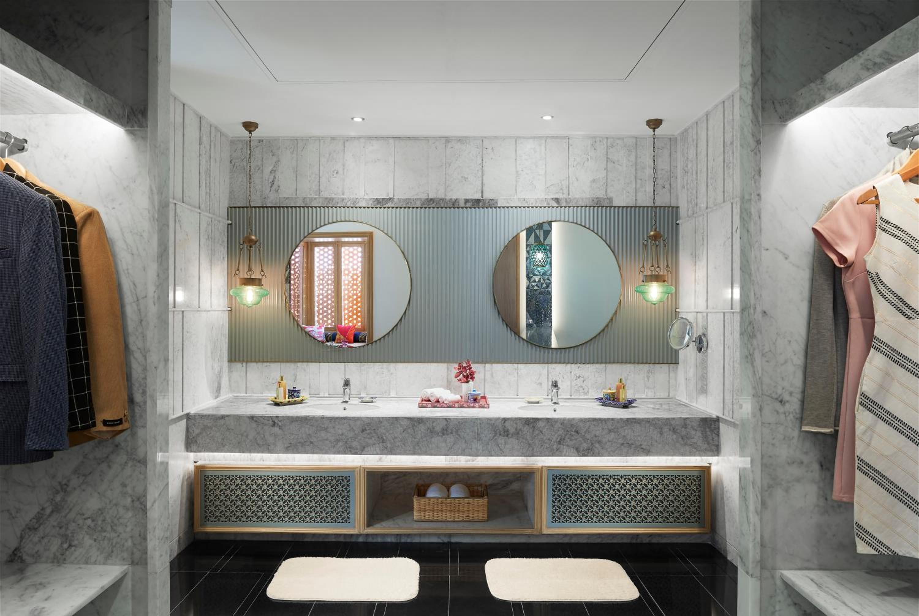 Luxury Room twin Bed With Bathtub