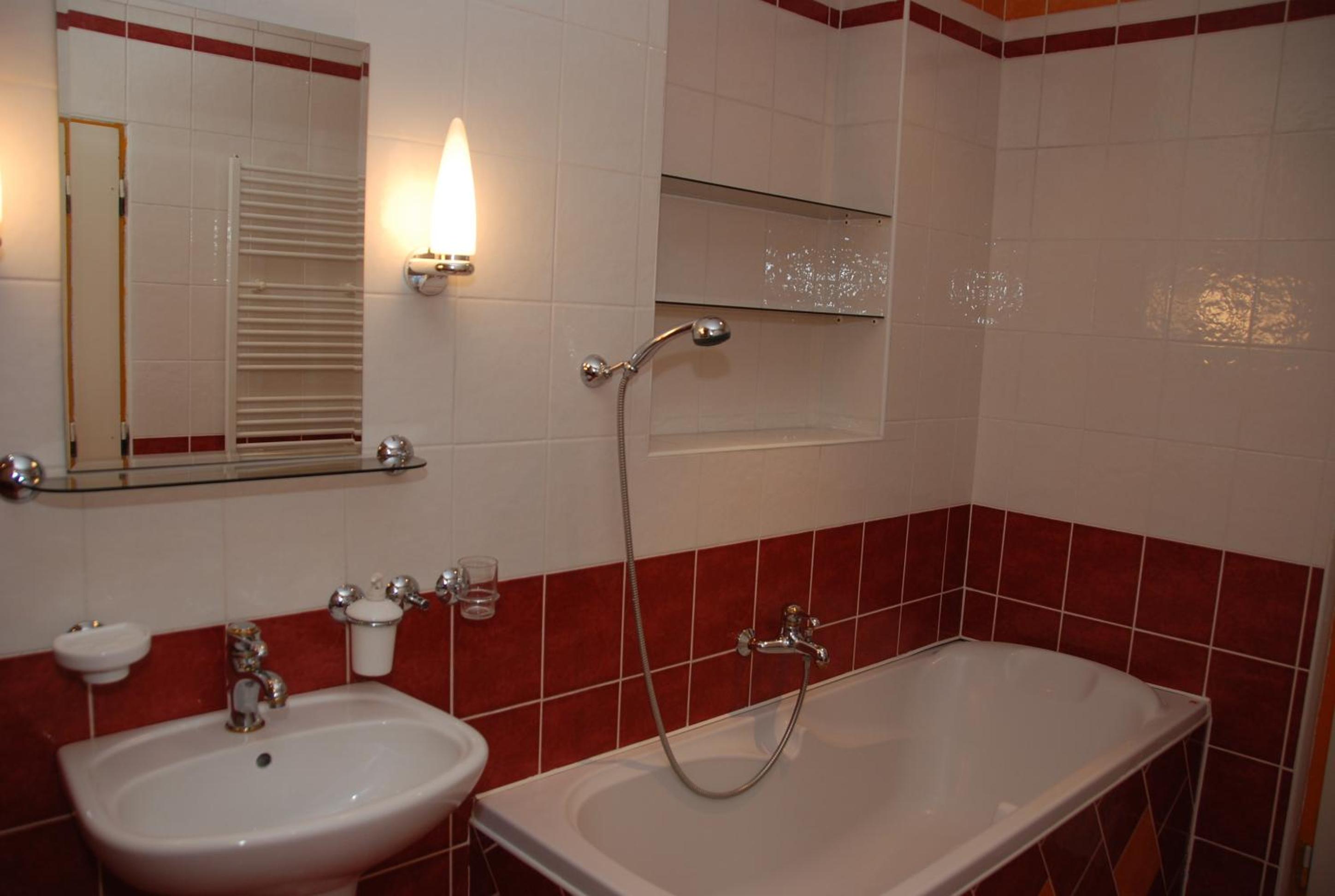 Deluxe Two-Bedroom Apartment (4 Adults) - Photo 6