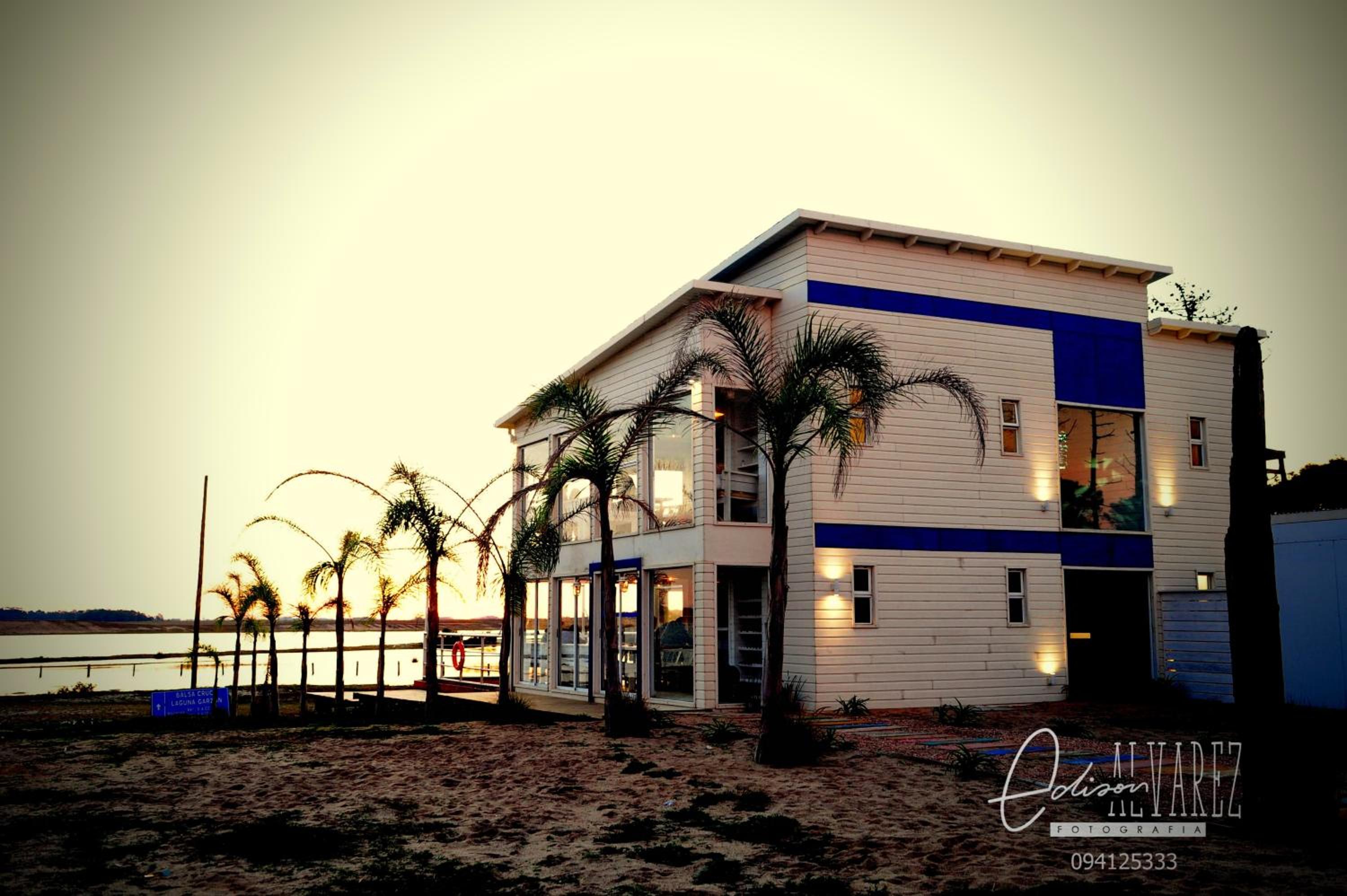 Superior Double or Twin Room with Lake View photo 2