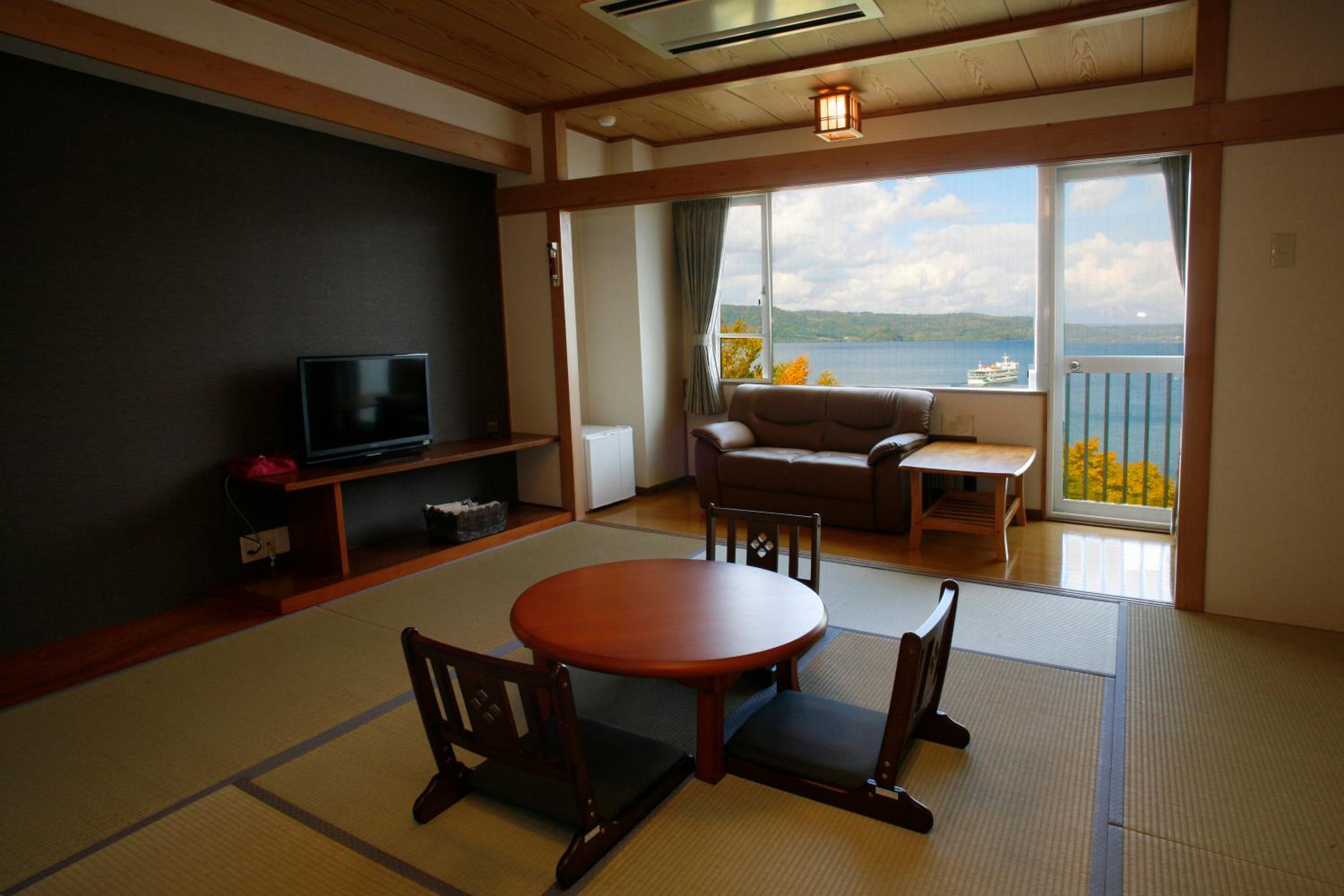 Japanese-Style Room with Shared Bathroom and Lake View - Smoking