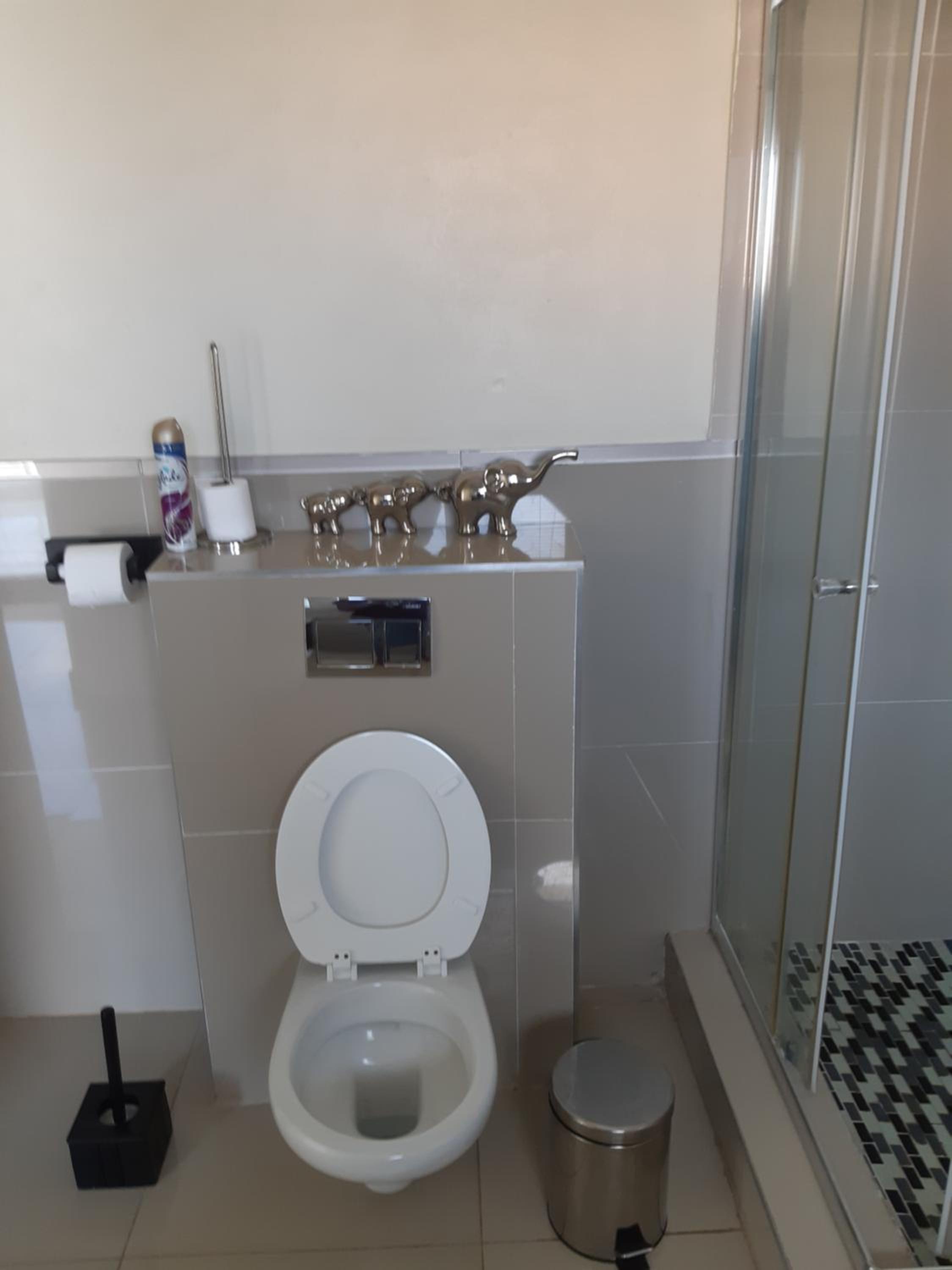 Three-Bedroom House - Photo 4