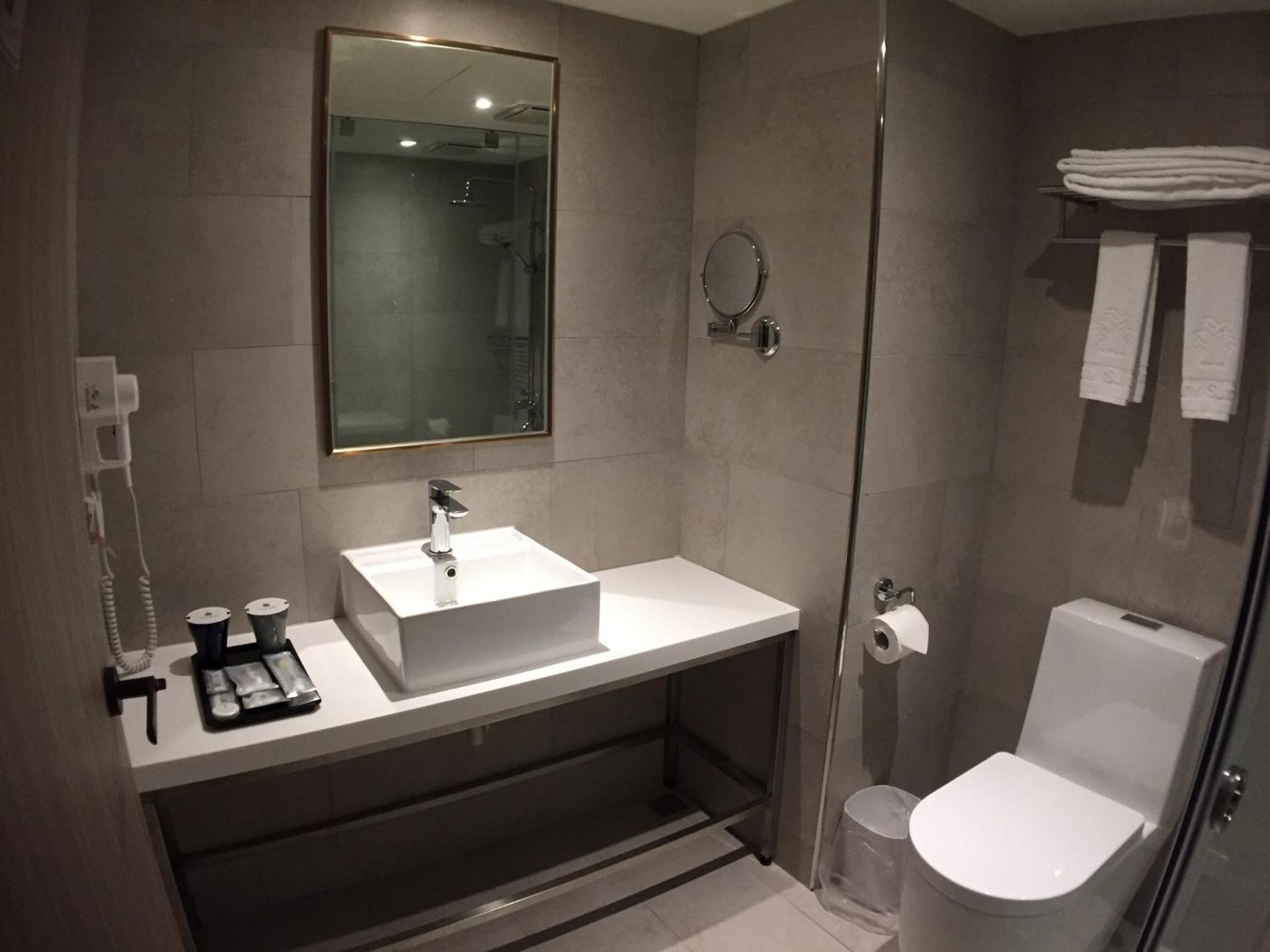 Standard Double Room - No Window - Photo 2