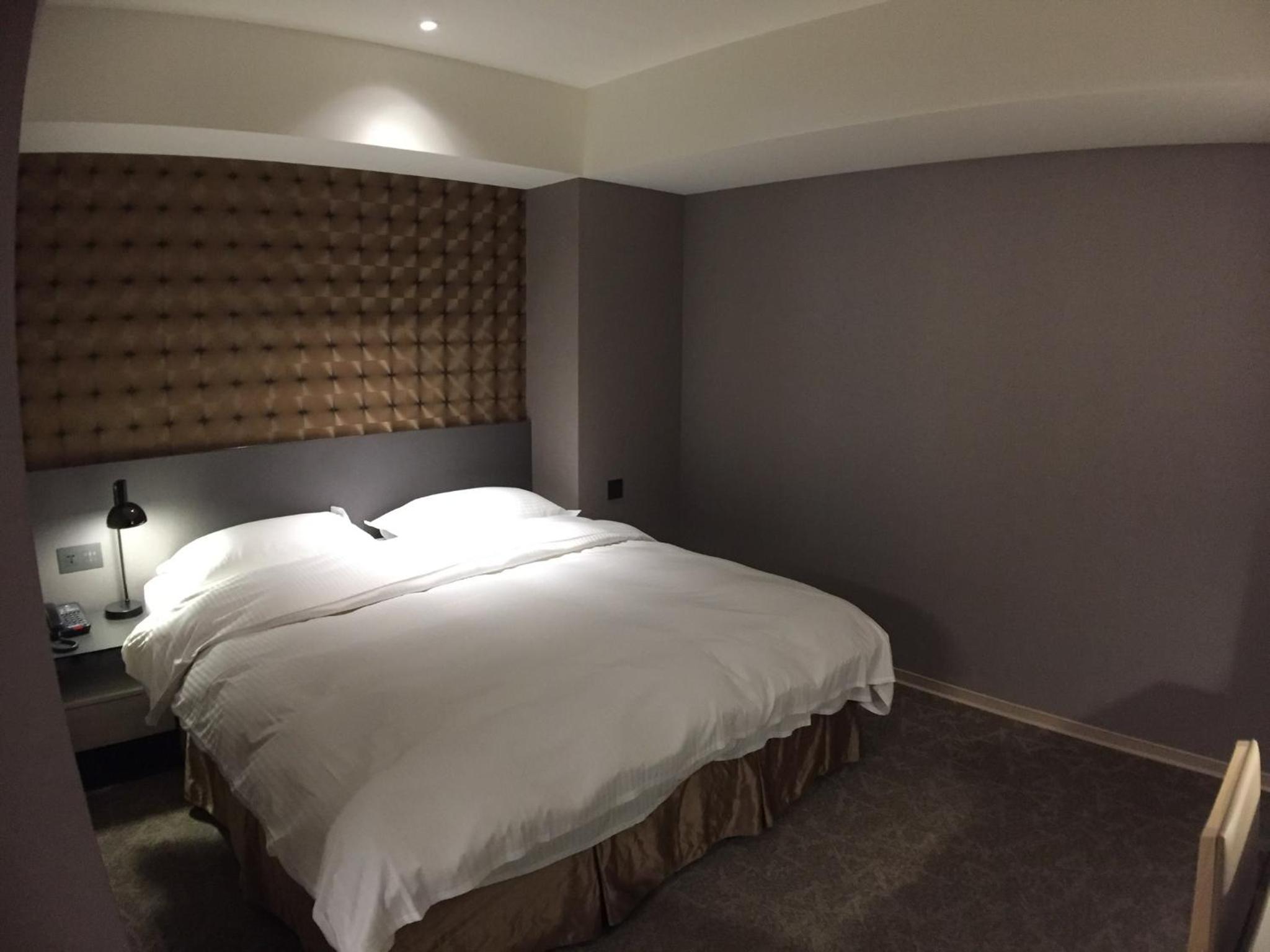 Standard Double Room - No Window - Photo 5