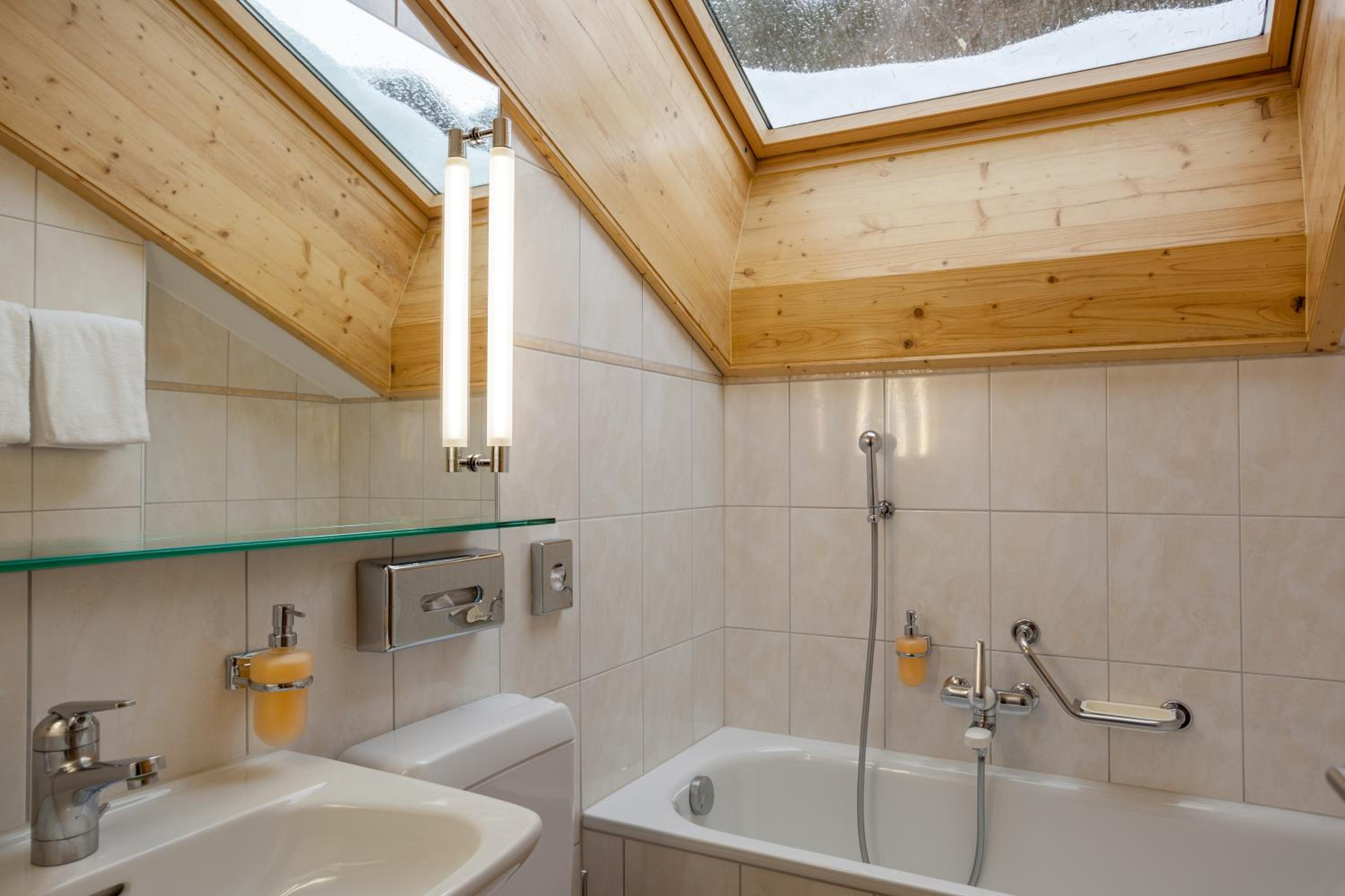 Standard Double Room with Balcony - Photo 2